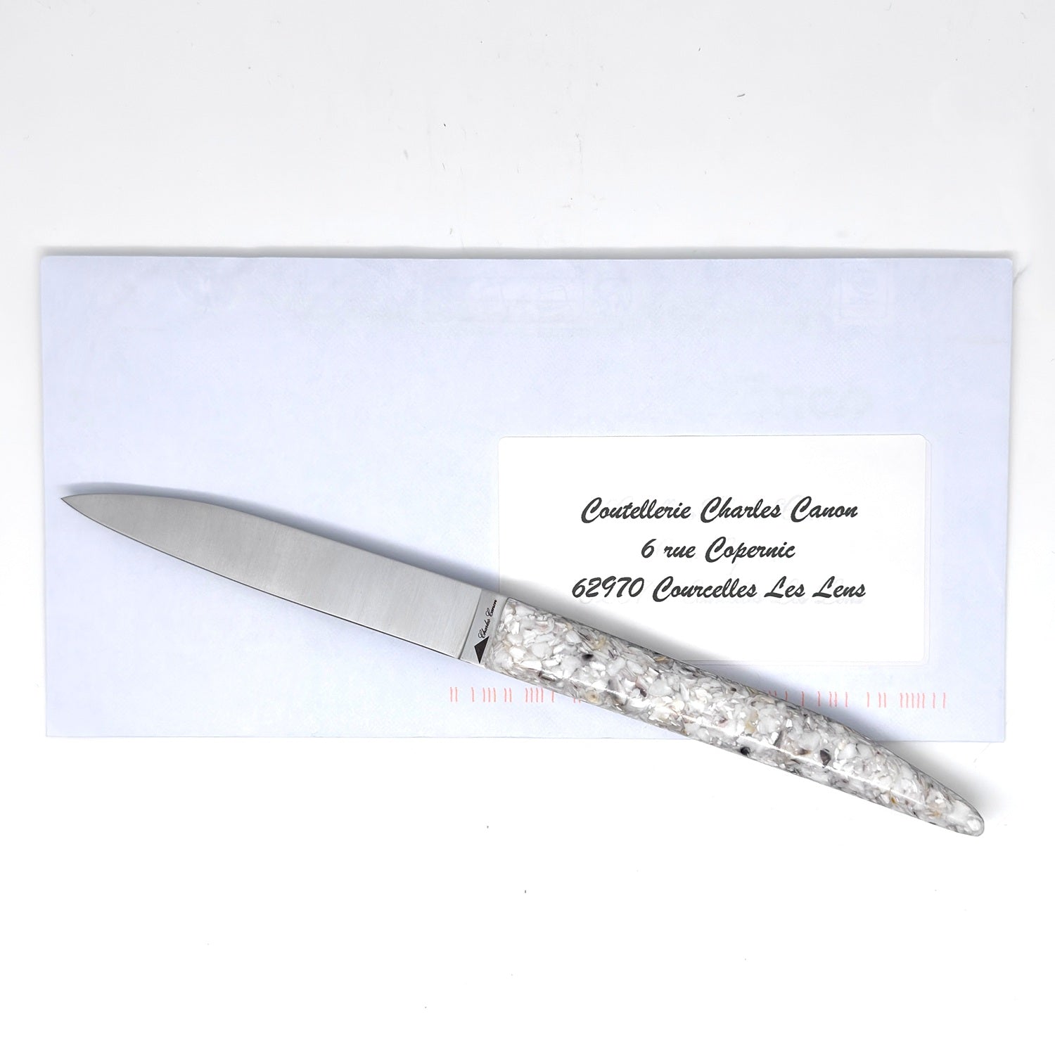 Coupe papier avec son manche en coquilles d'huitres