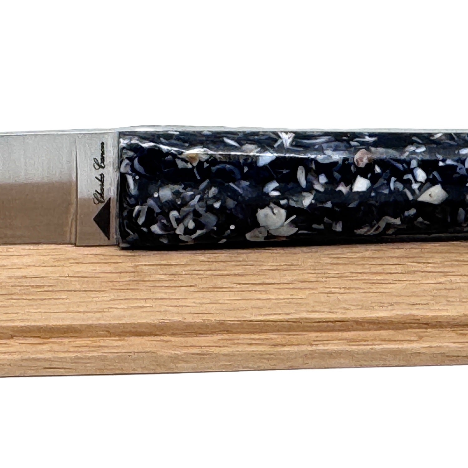 Coupe papier avec son manche en coquilles de moules