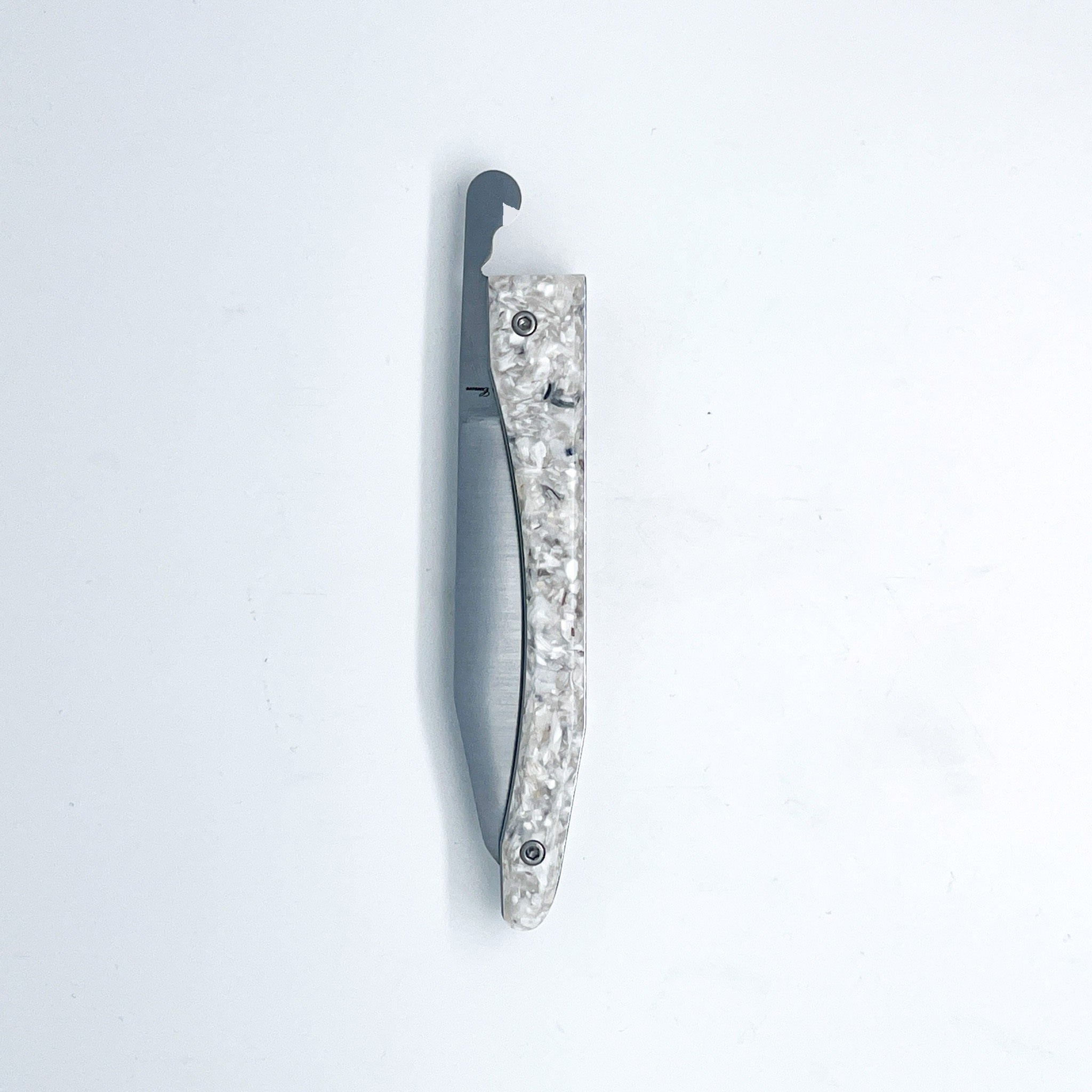 Piedmontese knife with oyster shell handle
