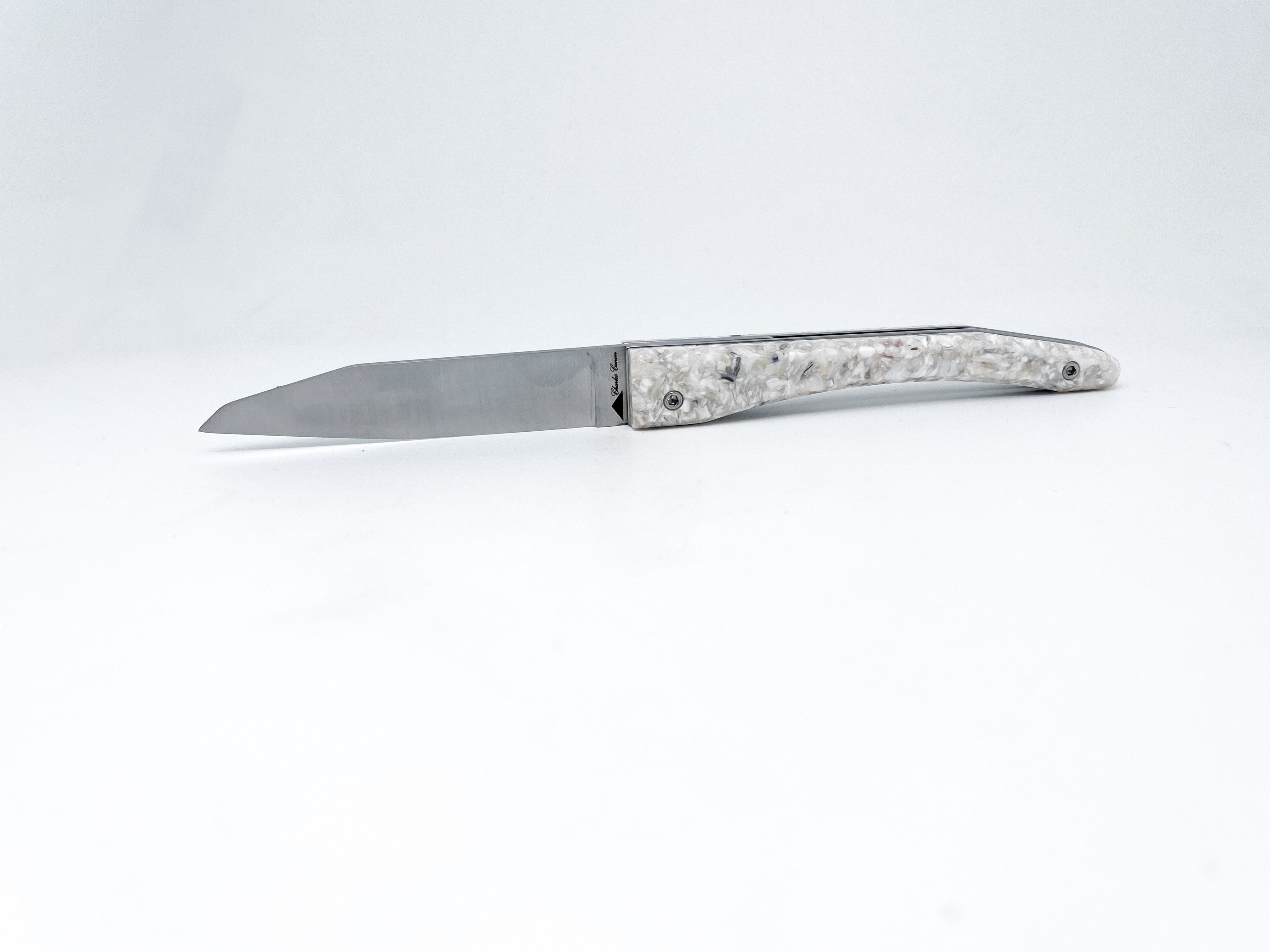 Piedmontese knife with oyster shell handle