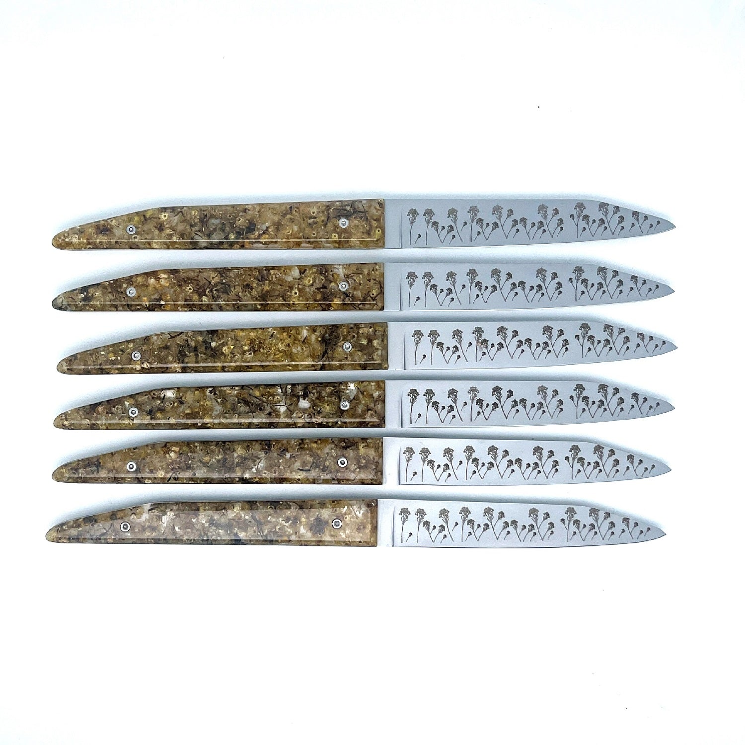 6 couteaux de table avec leurs manches en fleurs d'immortelles Corse