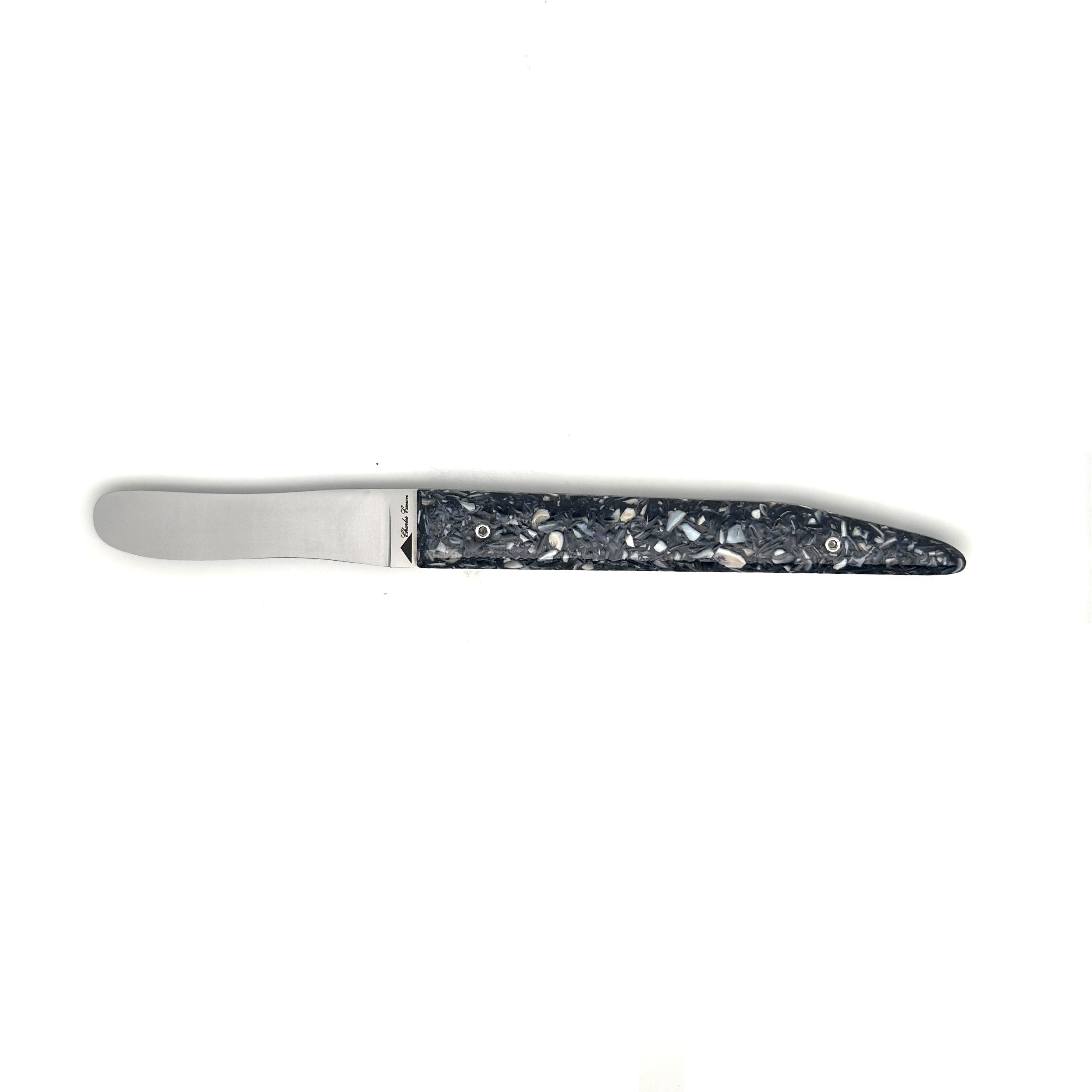 Butter knife with mussel shell handle