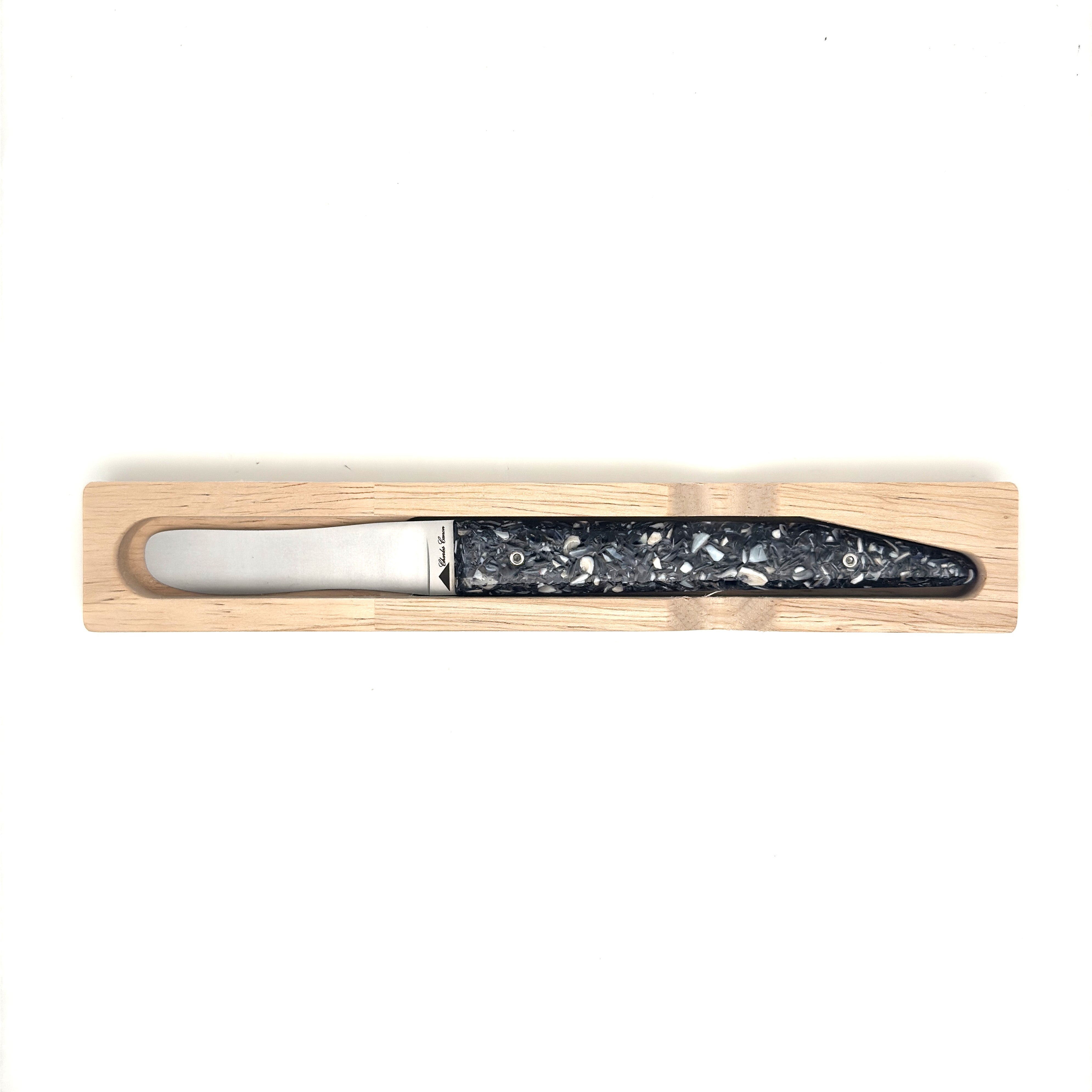 Butter knife with mussel shell handle