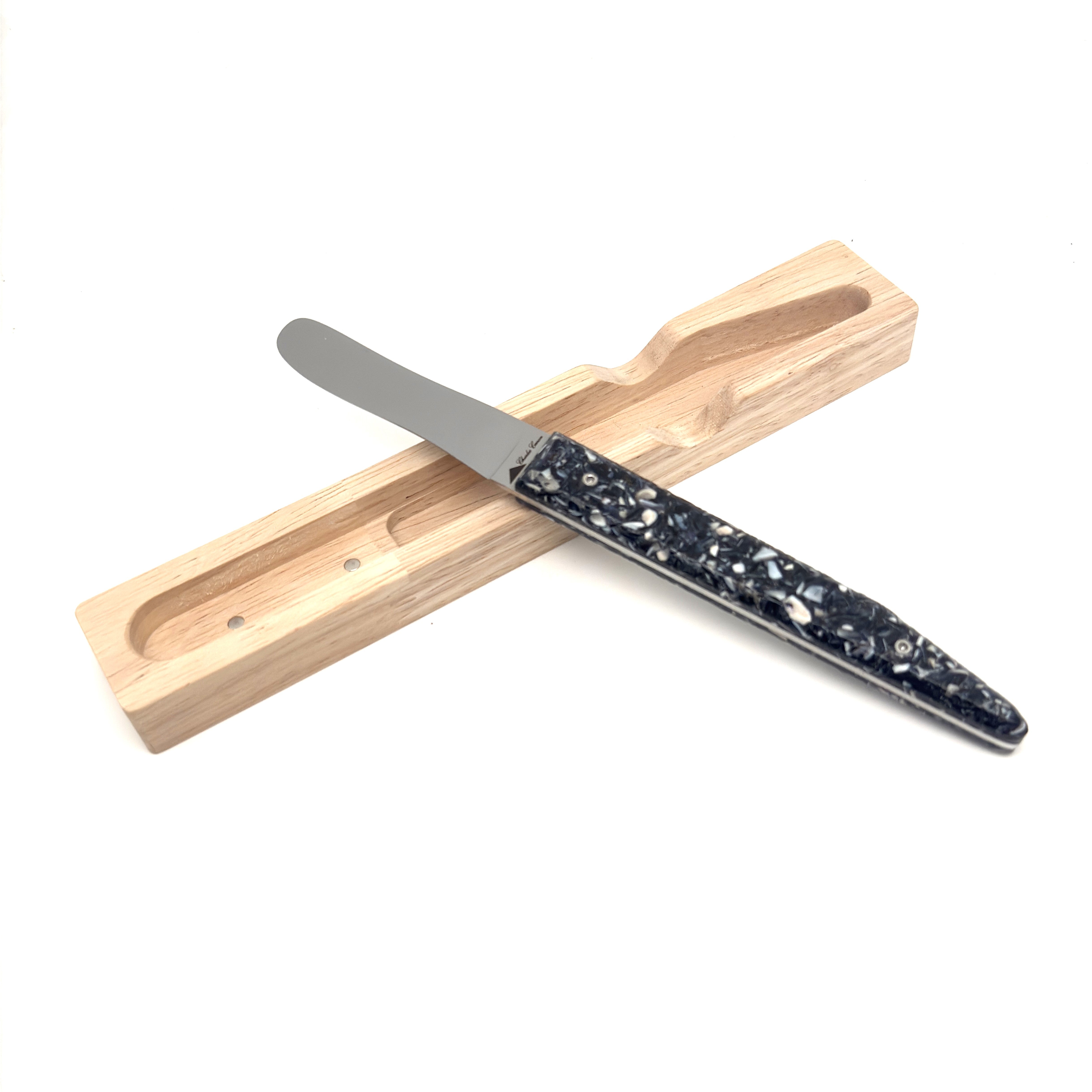 Butter knife with mussel shell handle