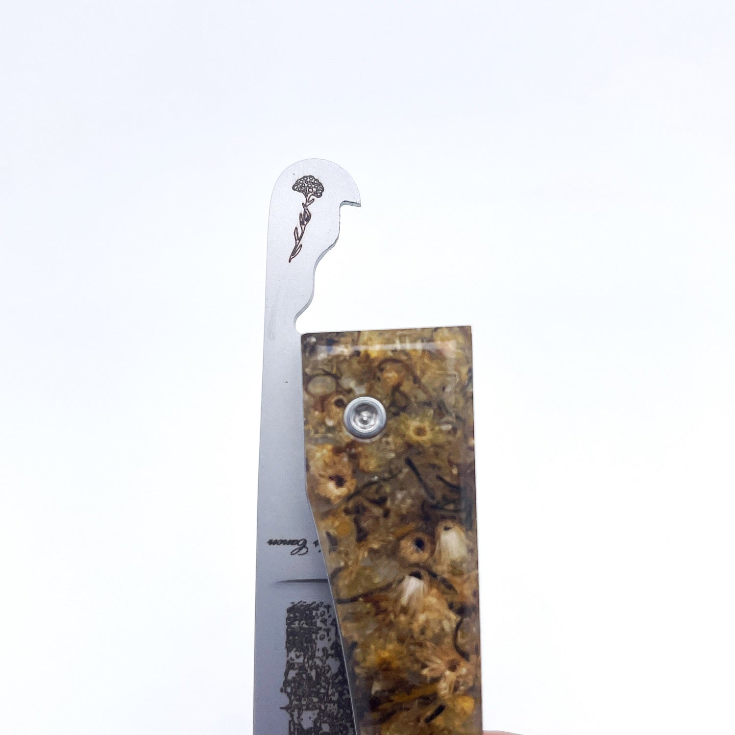 Piedmontese knife handle with Corsican immortelle flowers