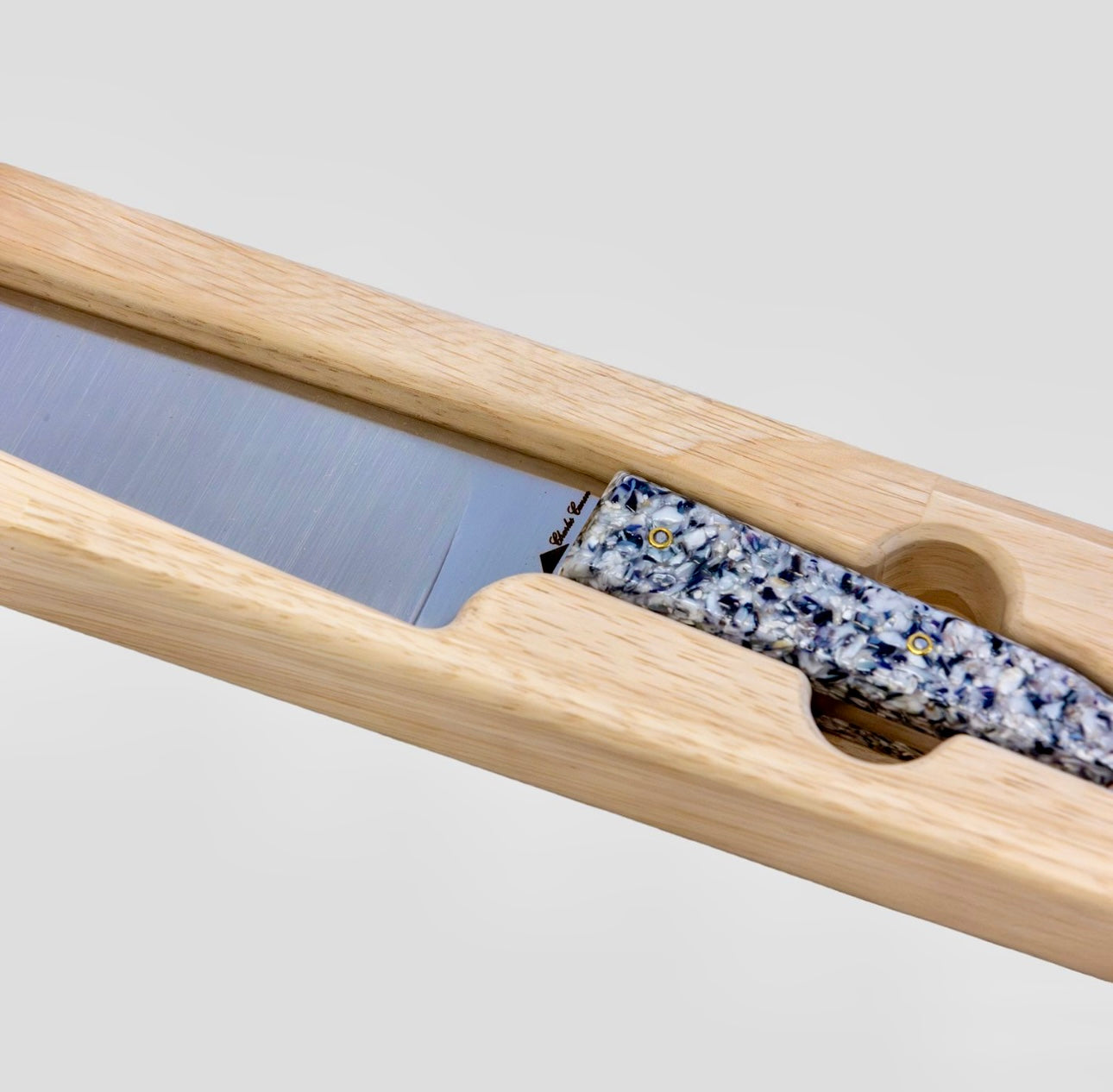 Couteau du chef manche en mélange de coquilles de moules et d'huîtres