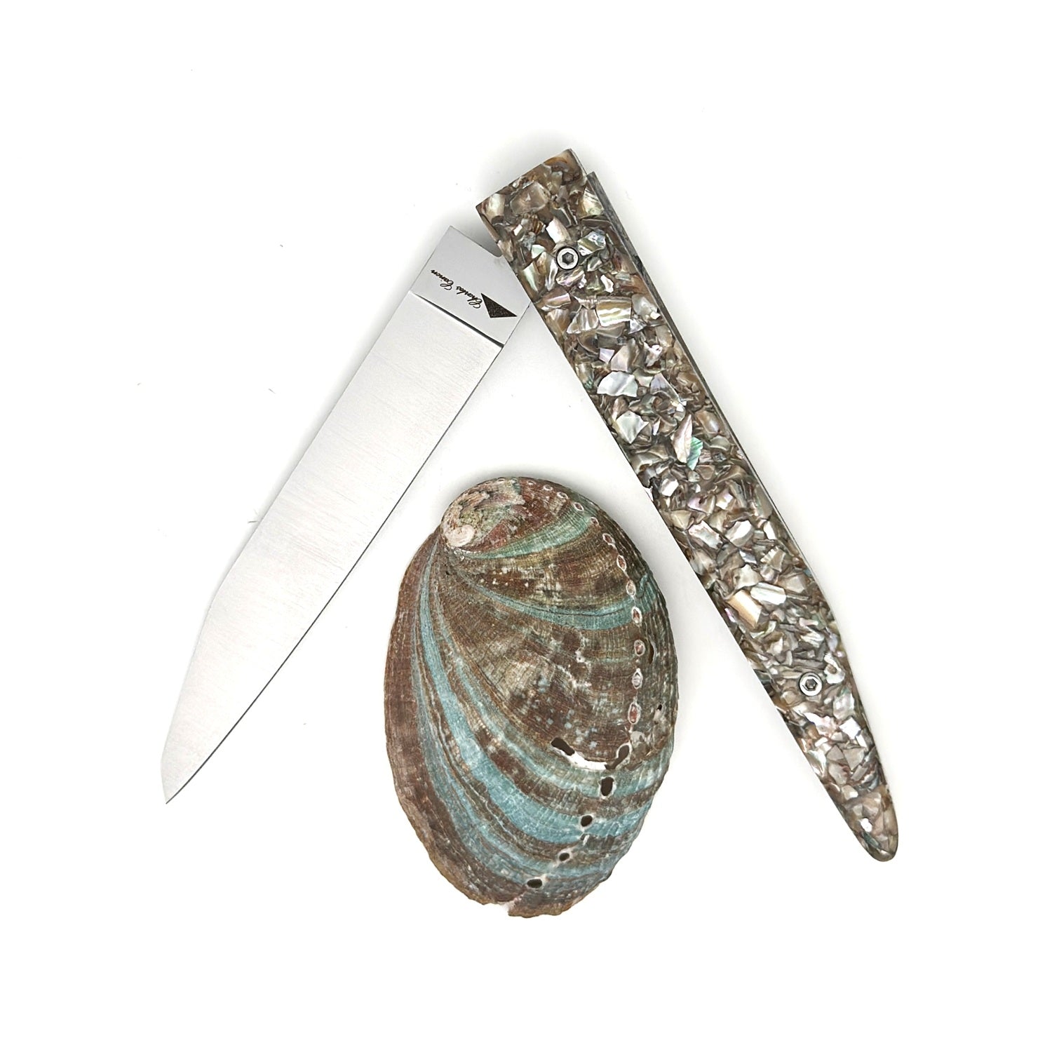 Knife handle made from recycled mussel shells