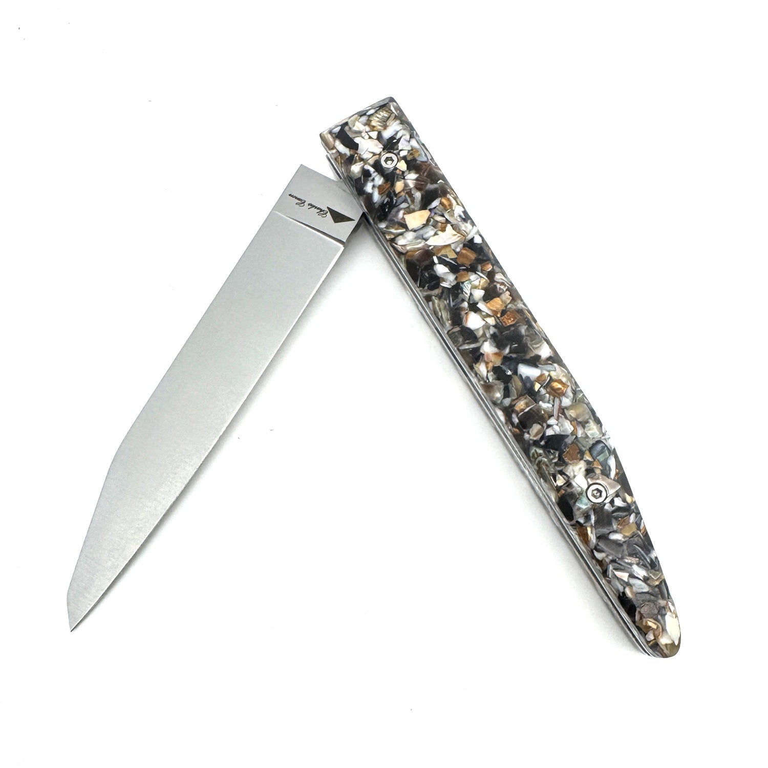 Knife handle made from recycled mussel shells