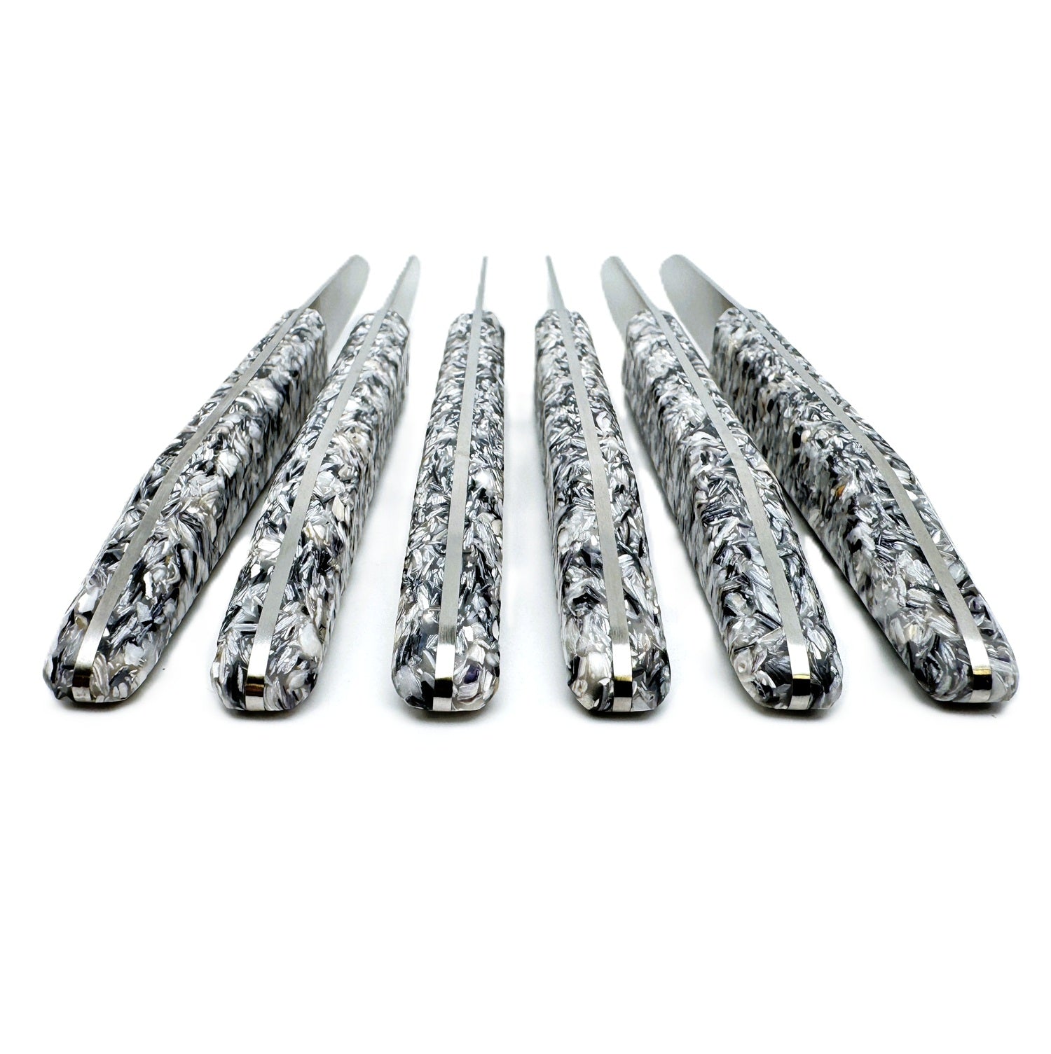 table knives with a handle made from recycled mussel shells