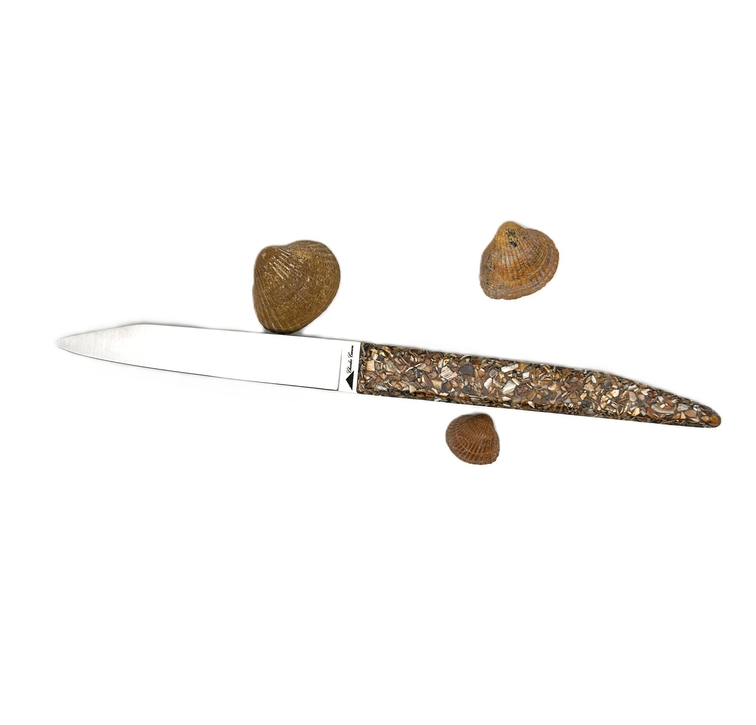 table knives with a handle made from recycled mussel shells