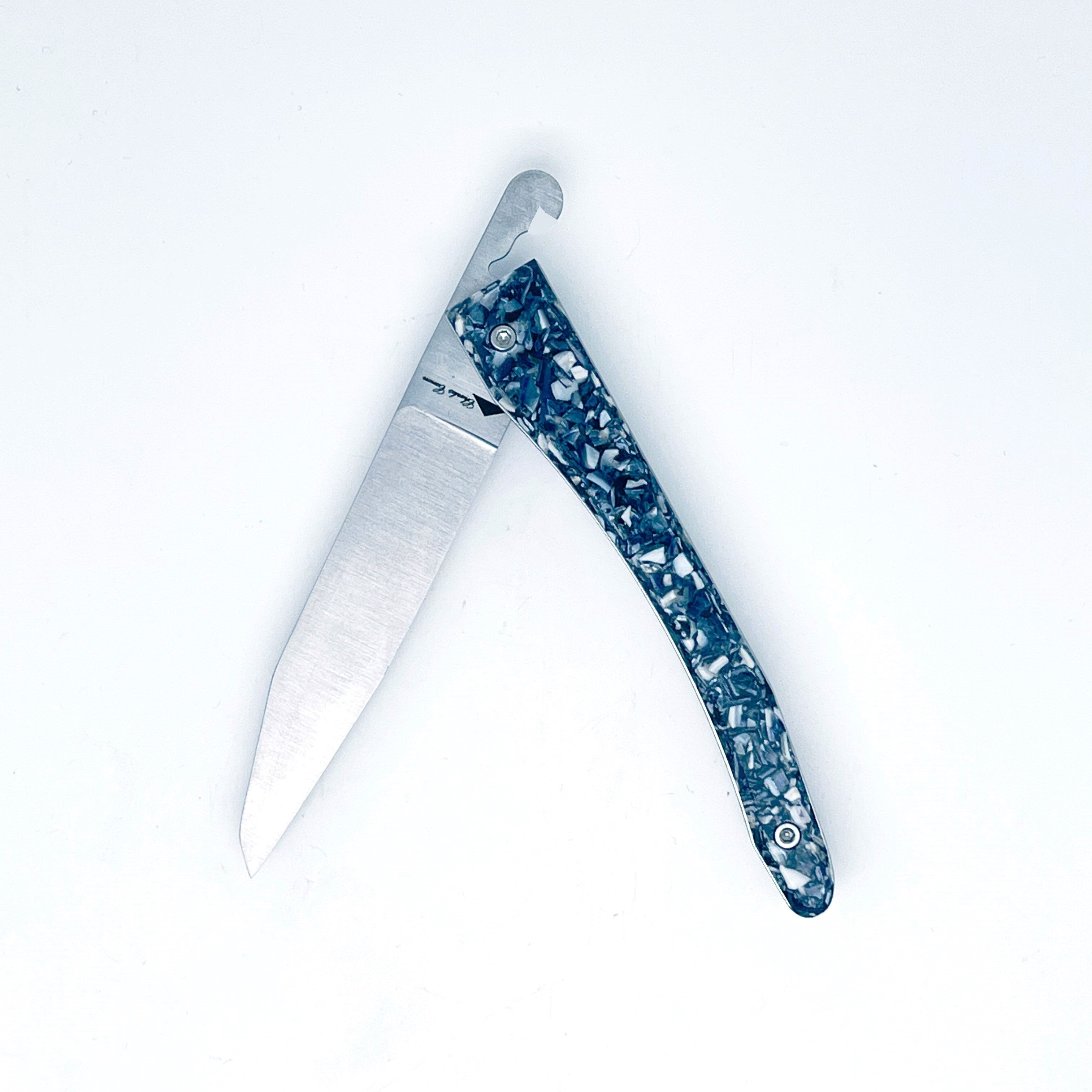 Piedmontese knife with mussel shell handle