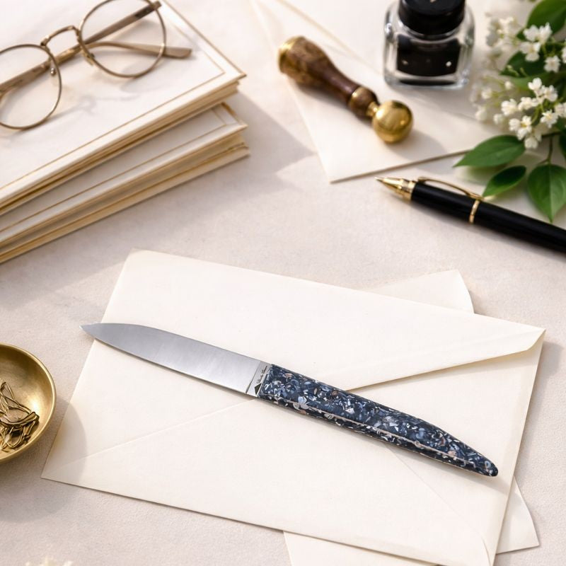 Butter knife with mussel shell handle