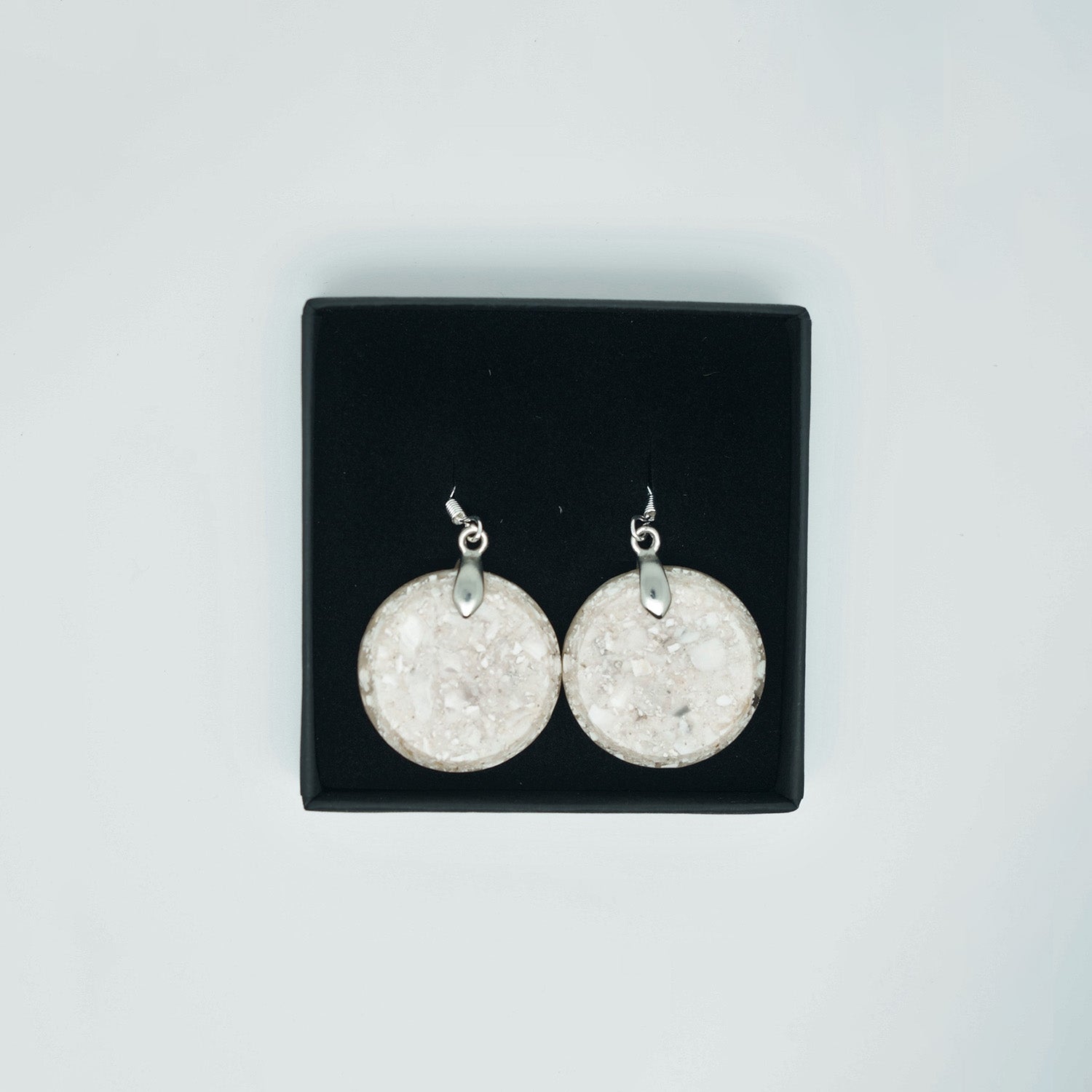Boucles d'oreilles ronde en coquilles huitres recyclées