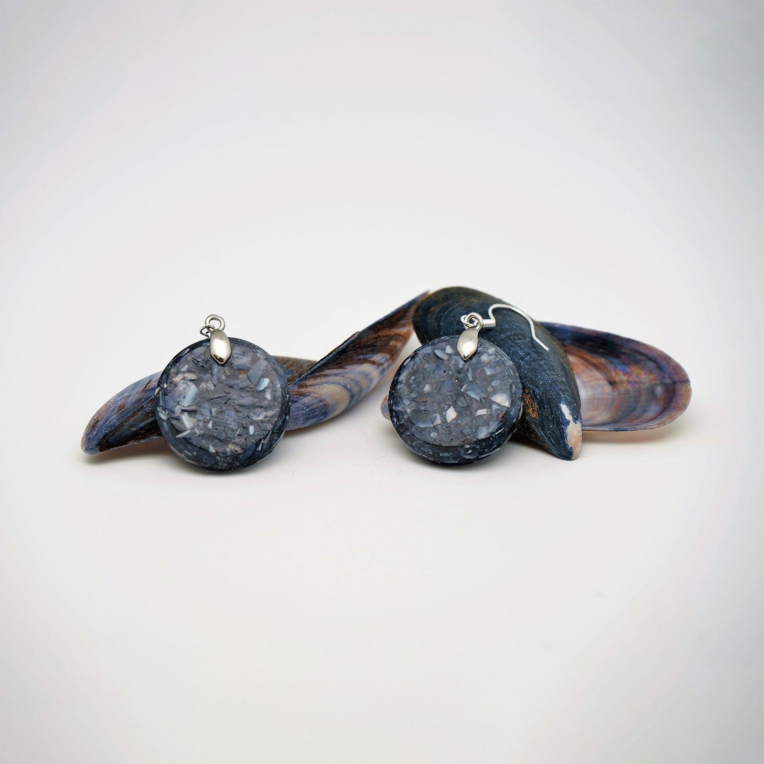 Boucles d'oreilles ronde en coquilles de moules recyclées