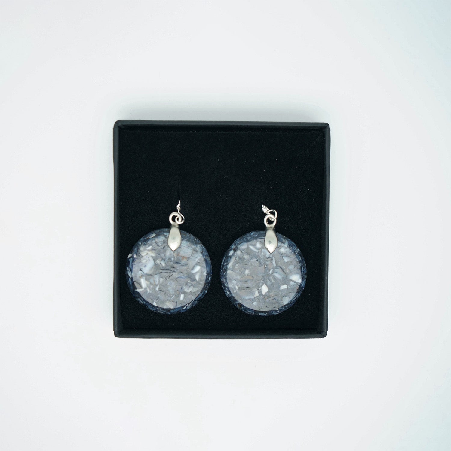 Boucles d'oreilles ronde en coquilles de moules recyclées