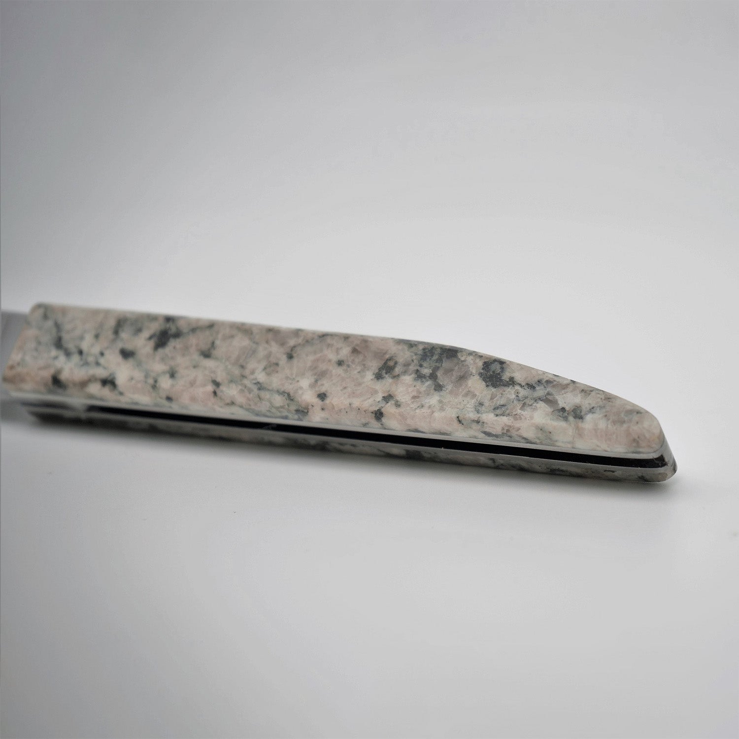 Couteau manche en granit du Mont Blanc