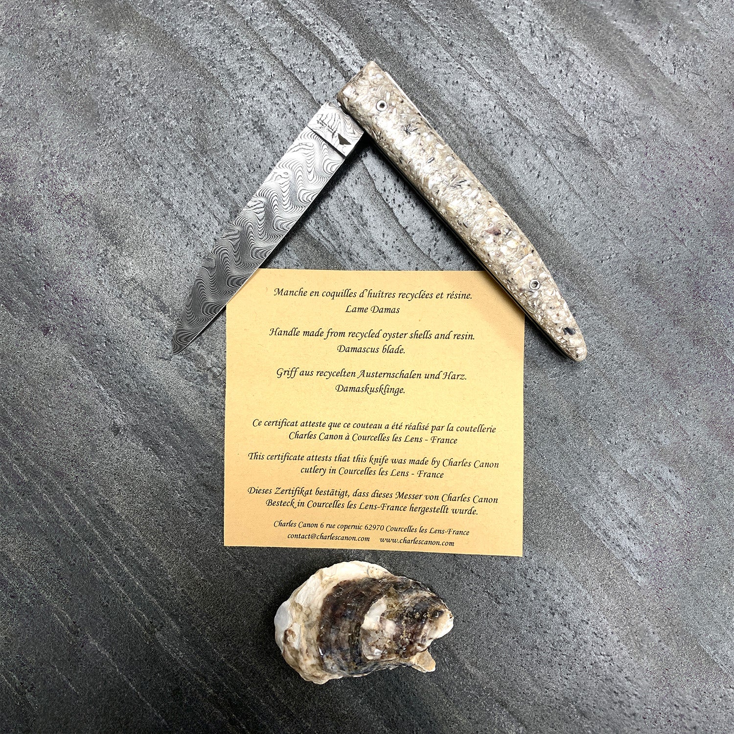 Couteau  avec son manches coquilles d'huîtres recyclées et sa lame en Damas