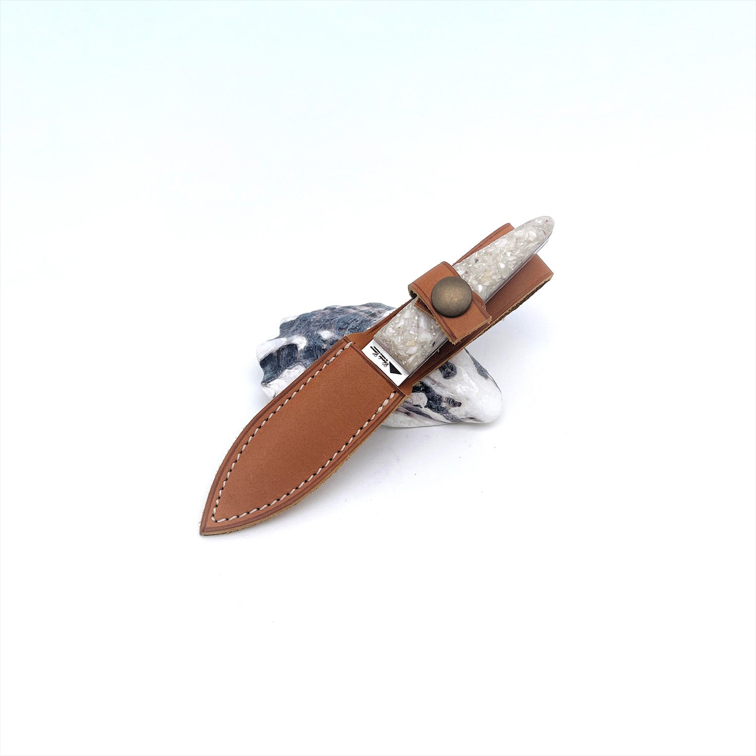 Petit cutter avec un manche en coquilles d'huîtres recyclées