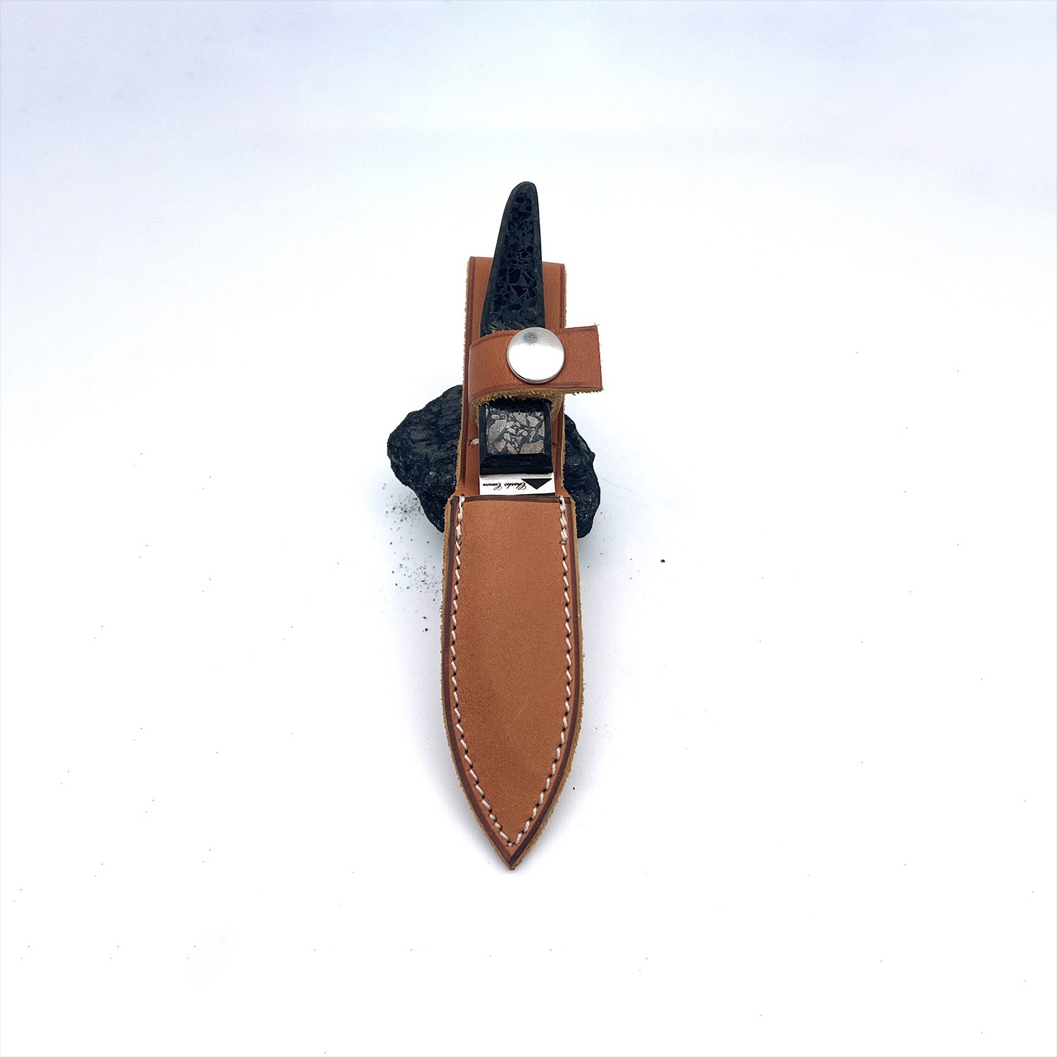 Petit couteau à huître avec un manche en charbon poli