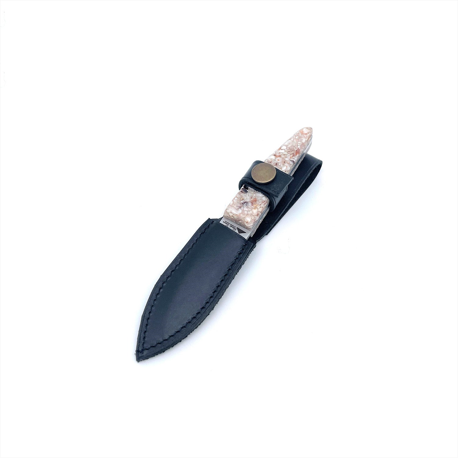 Small cutter with a handle made from recycled scallop shells