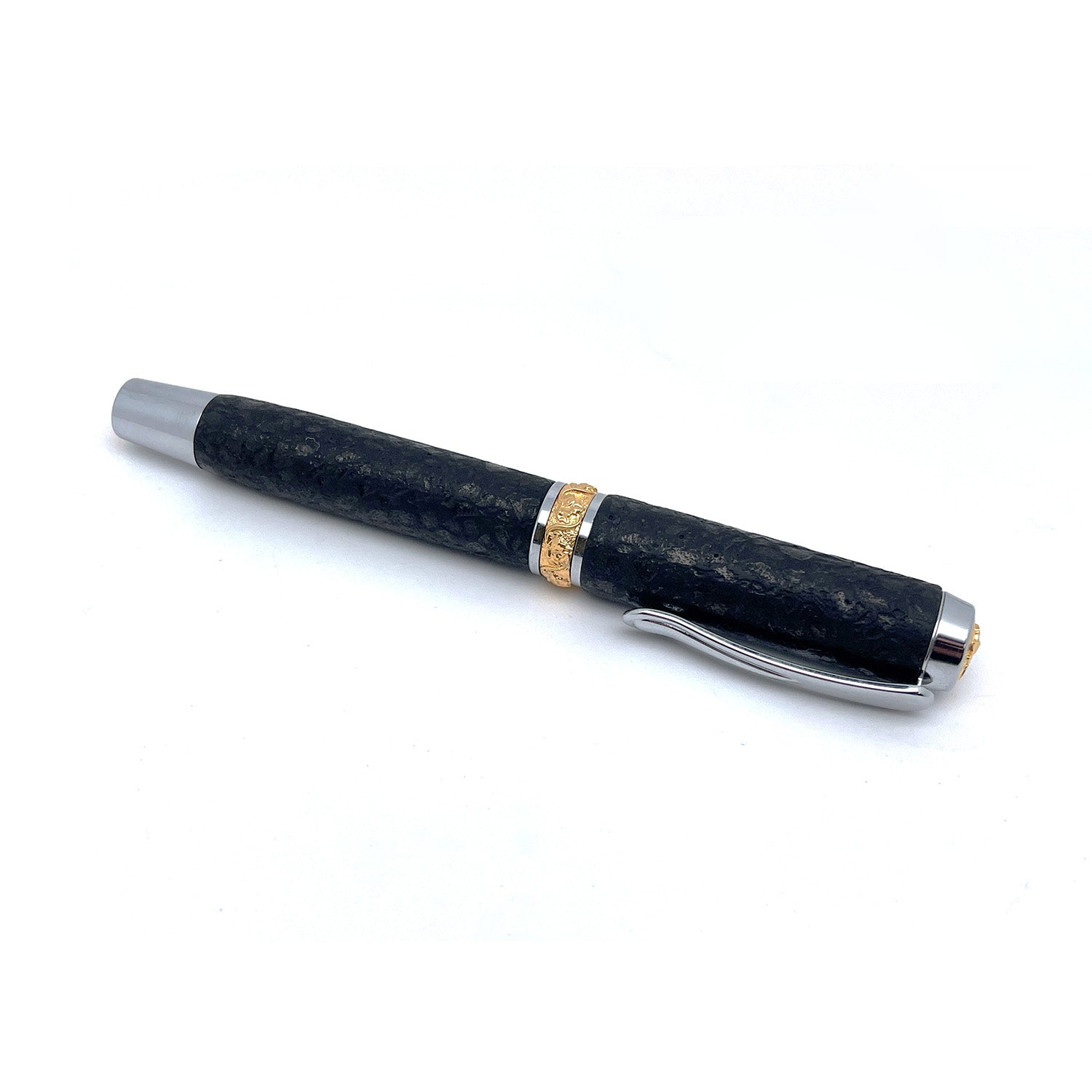 Stylo roller en charbon brut luxe