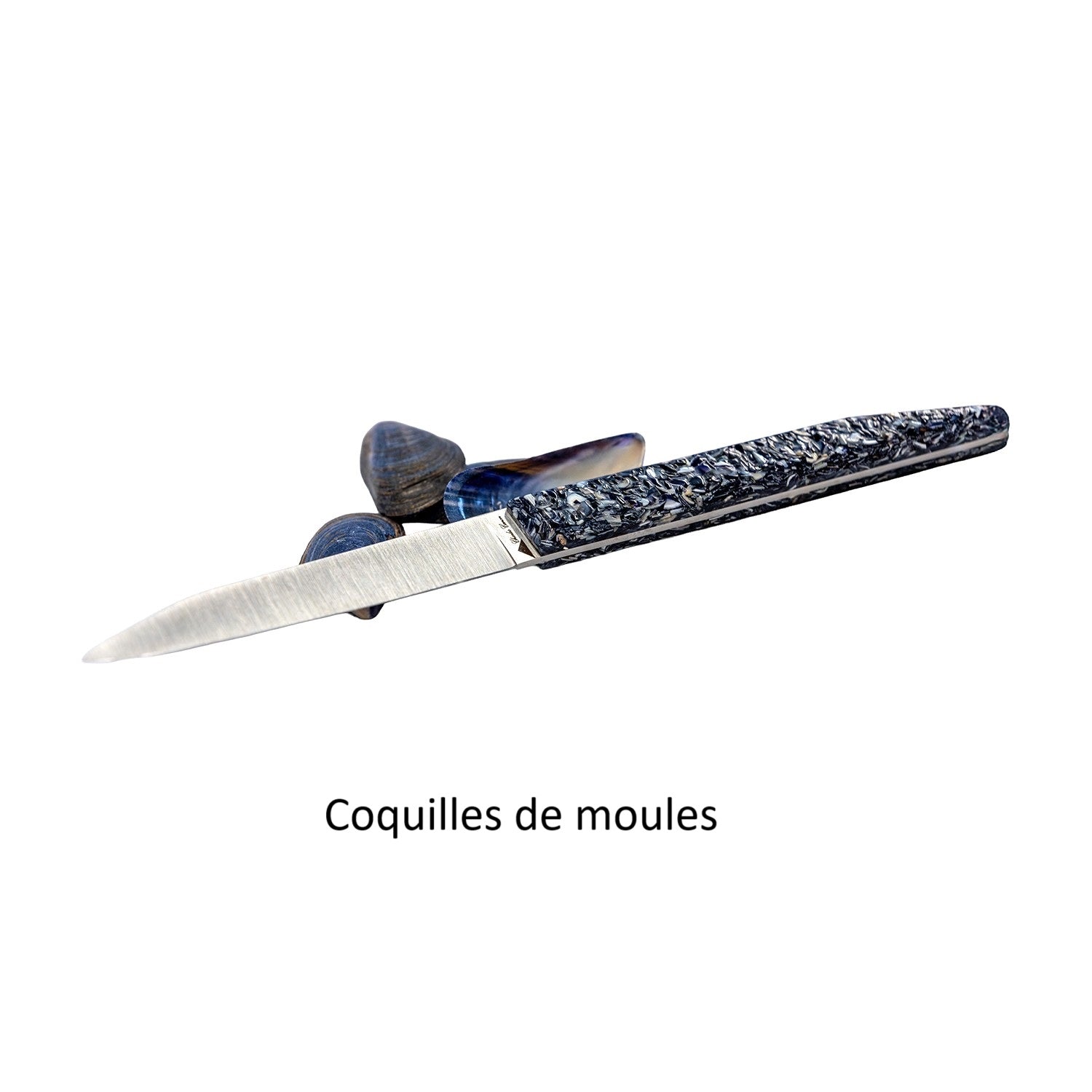 2 couteaux de table avec un mélange de finition