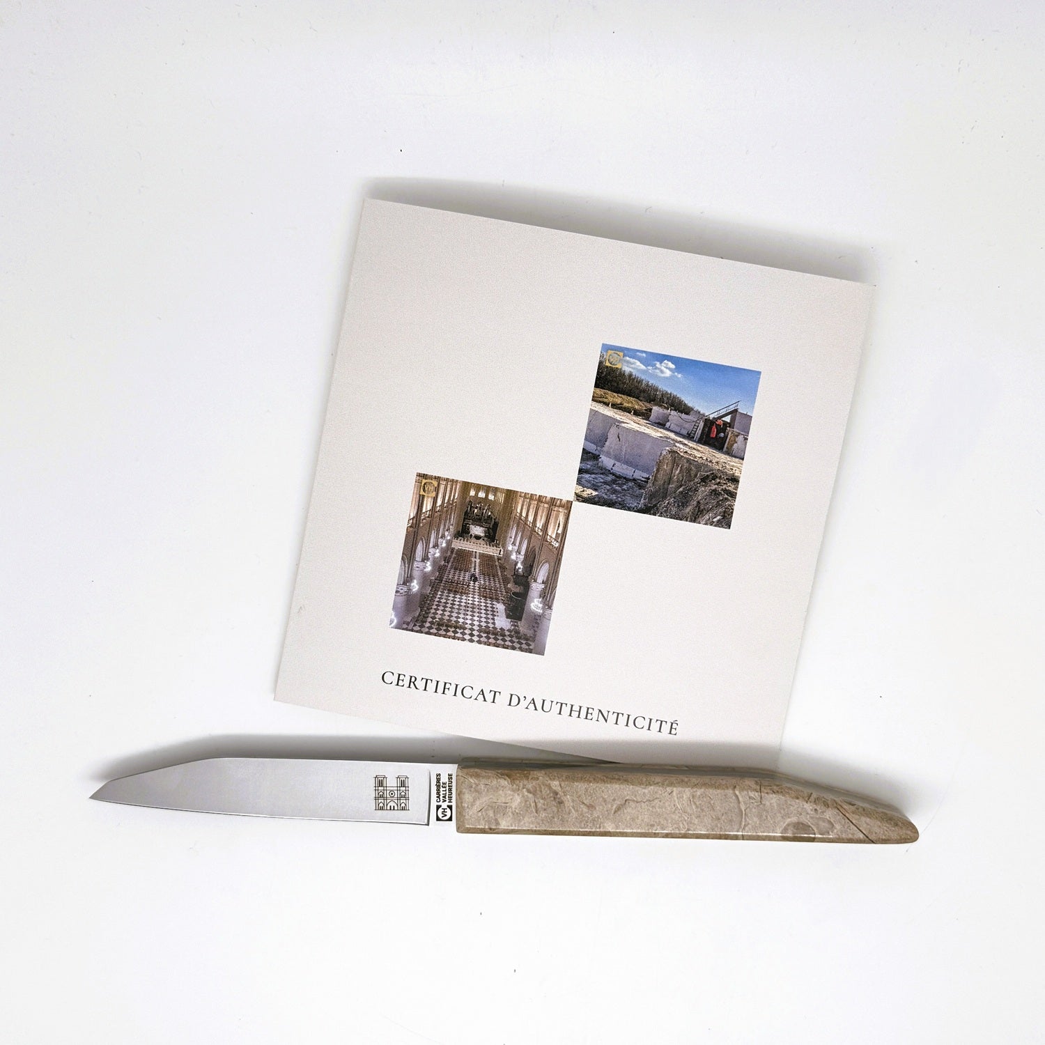 Couteau et son manche en Marbre Lunel (utilisé pour le dallage de la nef de Notre Dame de Paris)