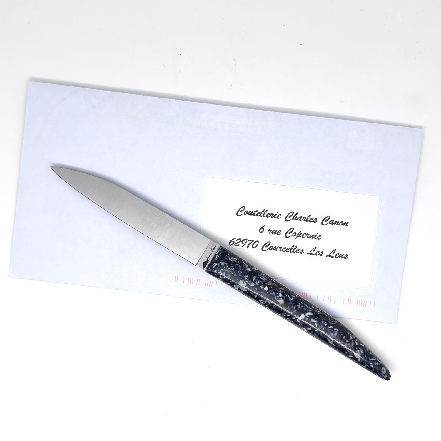 Coupe papier avec son manche en coquilles de moules