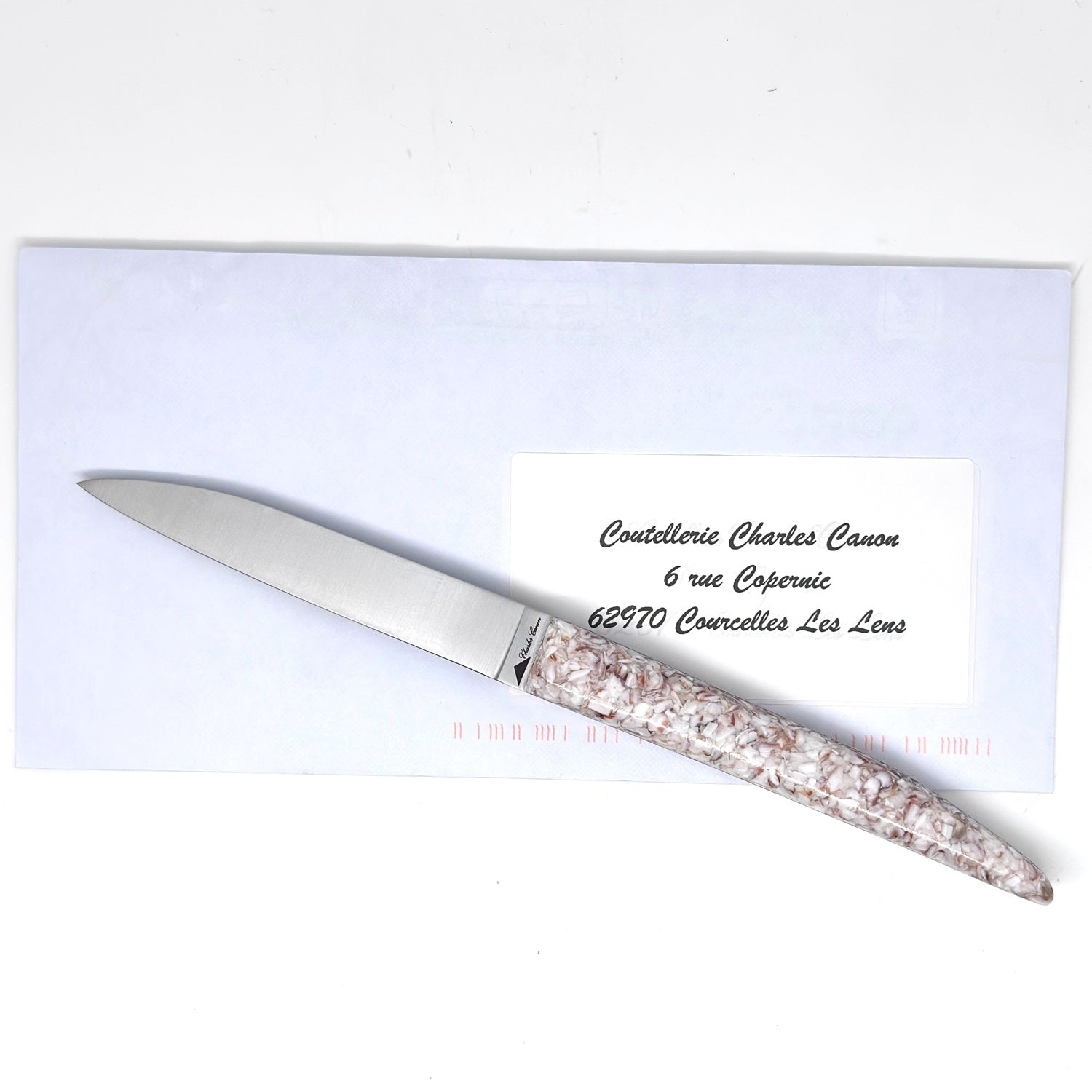 Butter knife with mussel shell handle