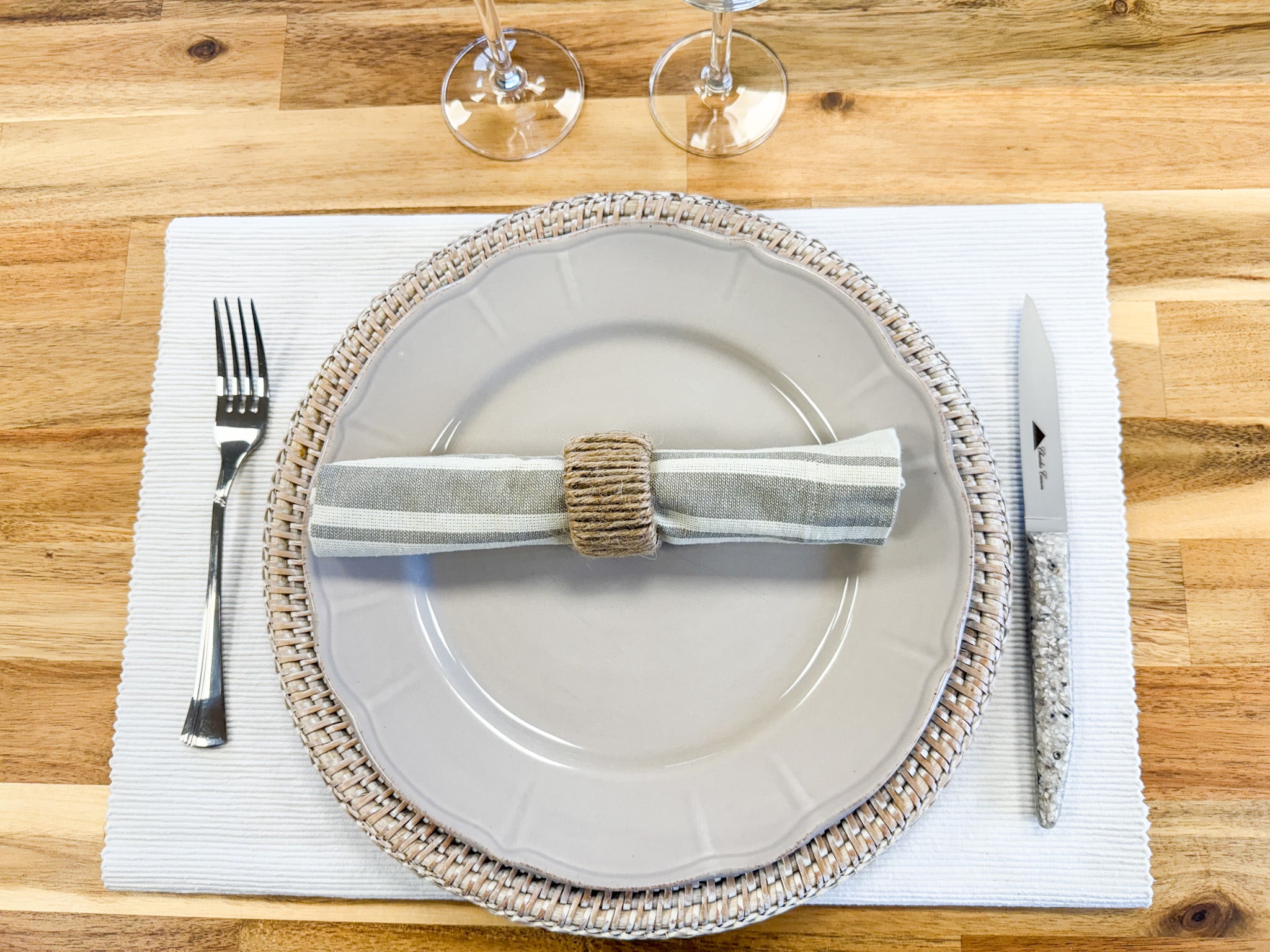 Set of 6 table knives with oyster shell handles