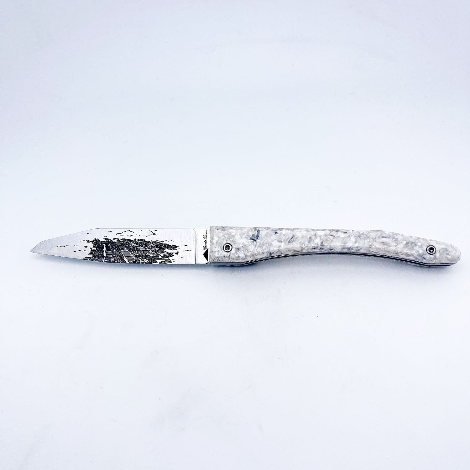 Piedmontese knife with oyster shell handle