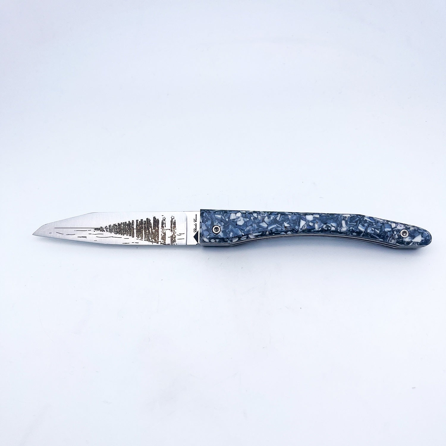 Piedmontese knife with mussel shell handle