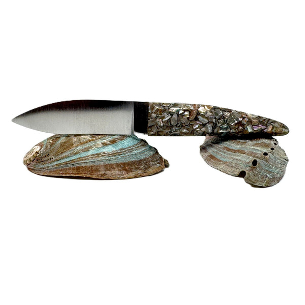 Petit couteau à huître avec un manche en coquilles d'ormeaux