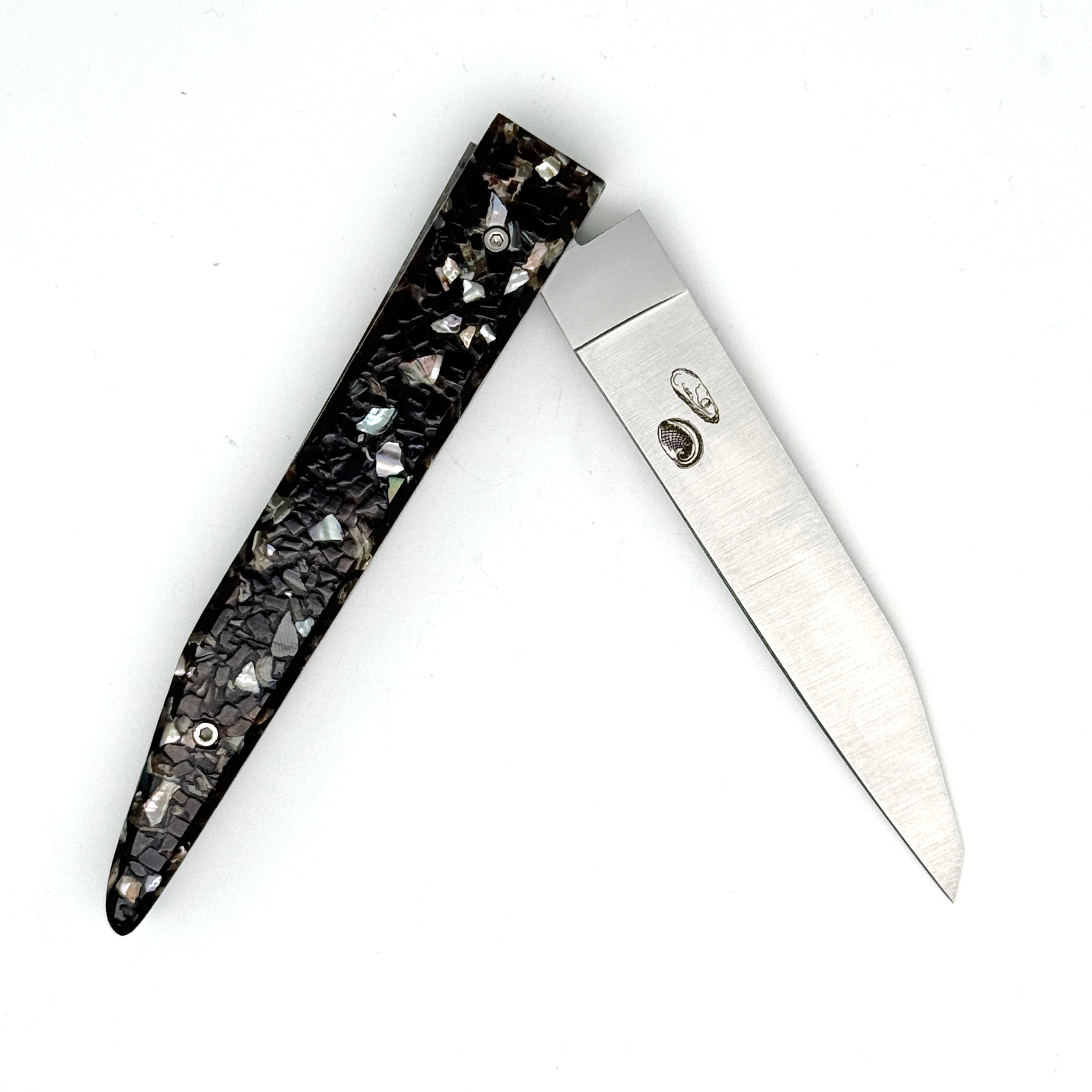 Couteau manche en coquilles de moules perlières et d'ormeaux