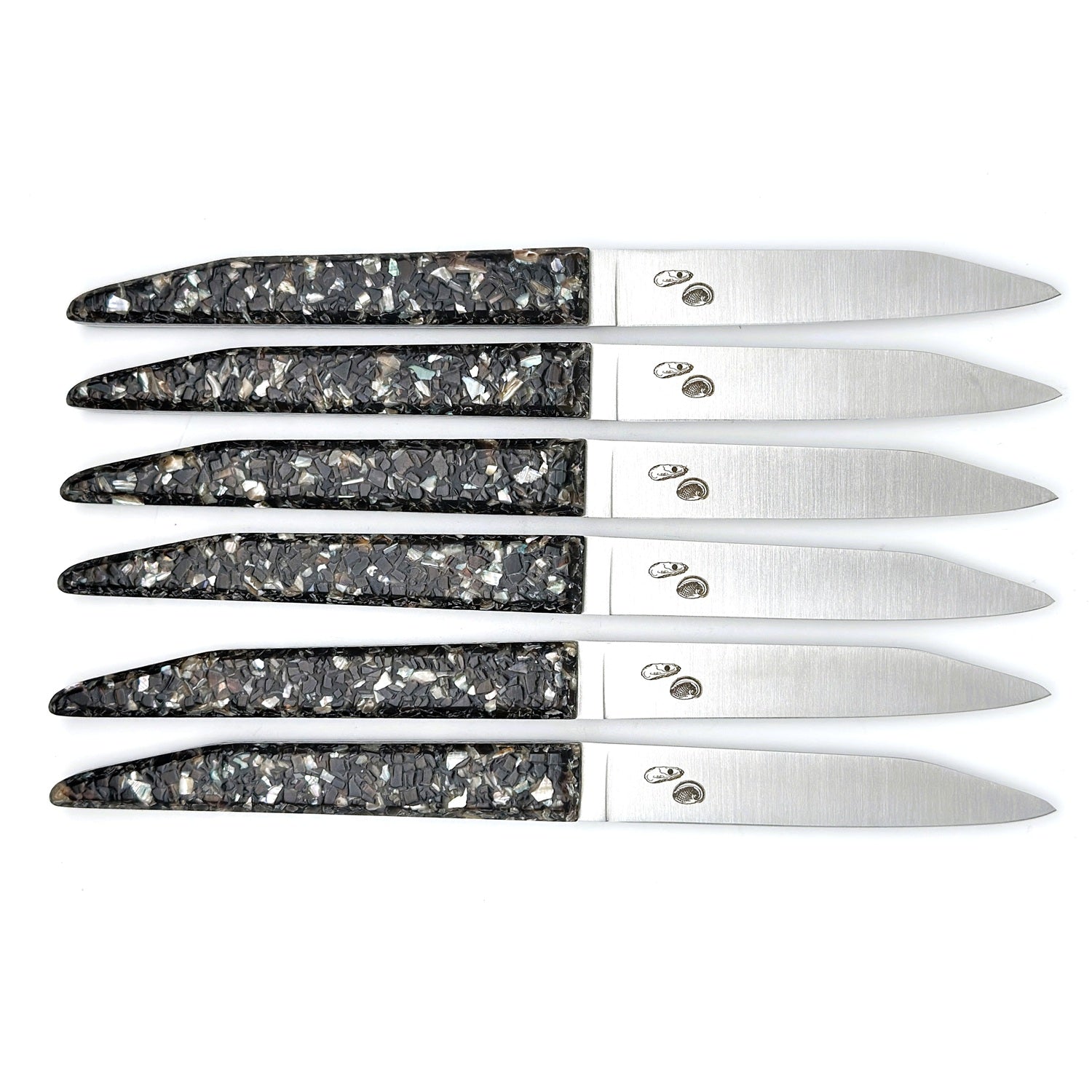 table knives with a handle made from recycled mussel shells