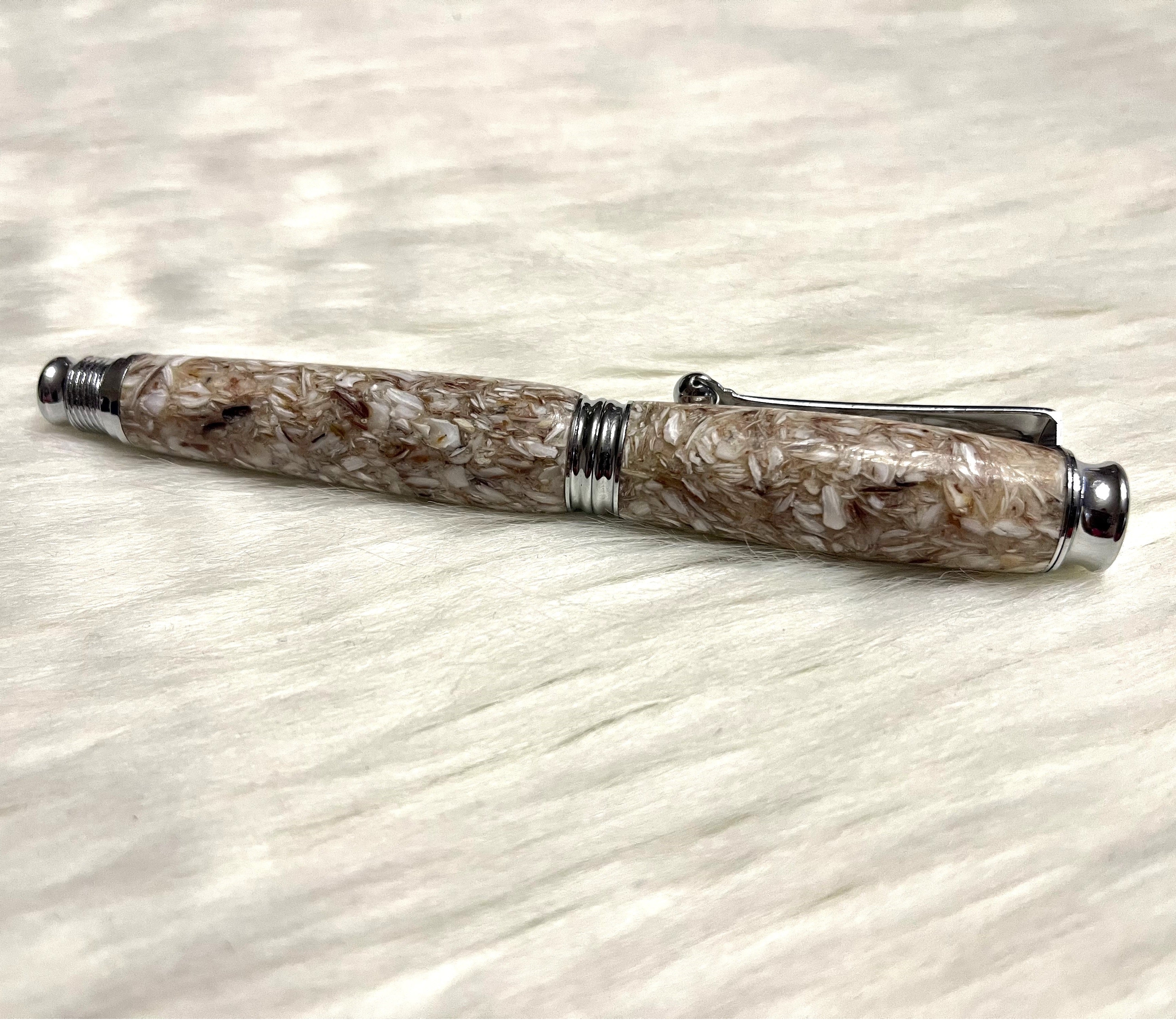 Scallop shell fountain pen