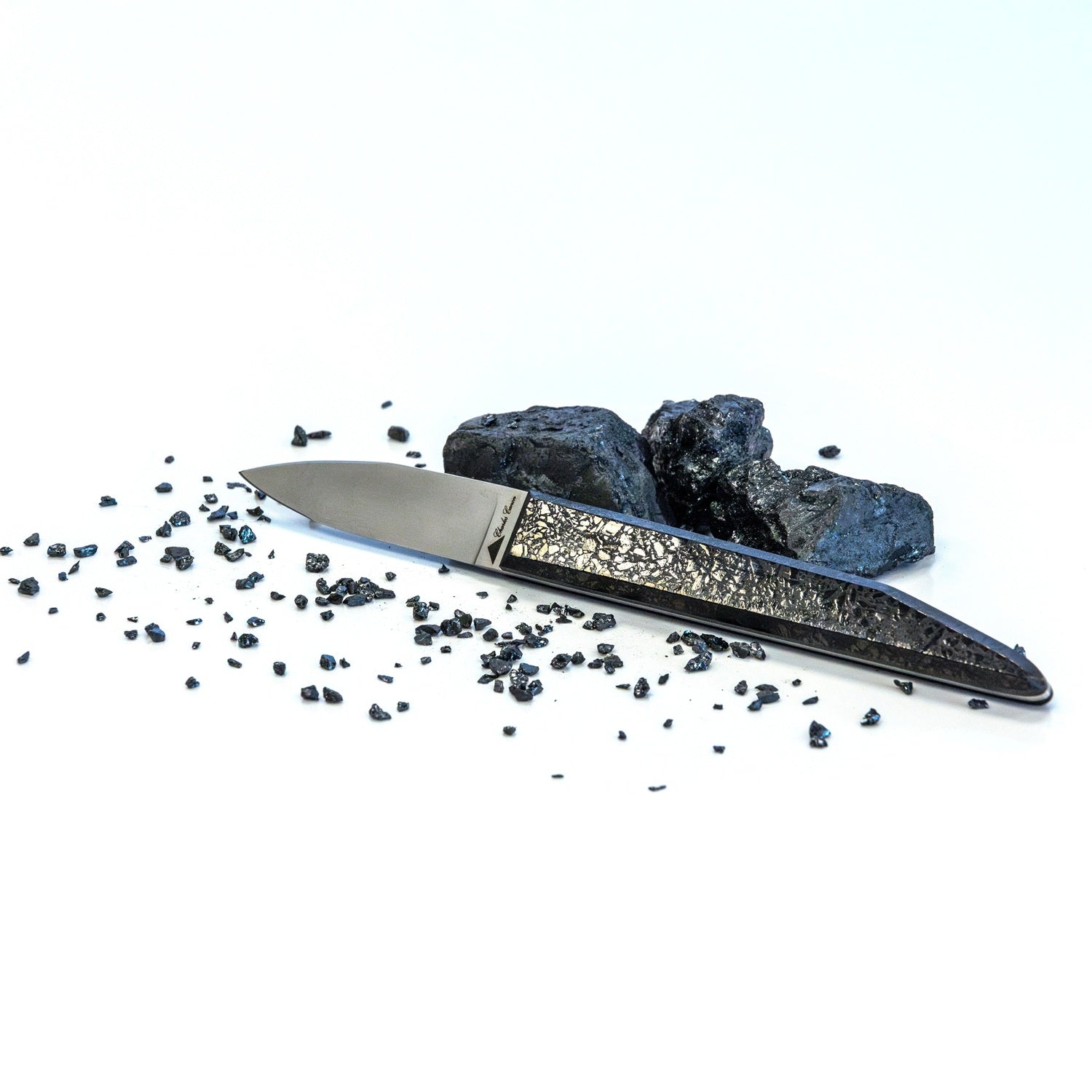 Couteau à huître avec un manche en charbon POLI