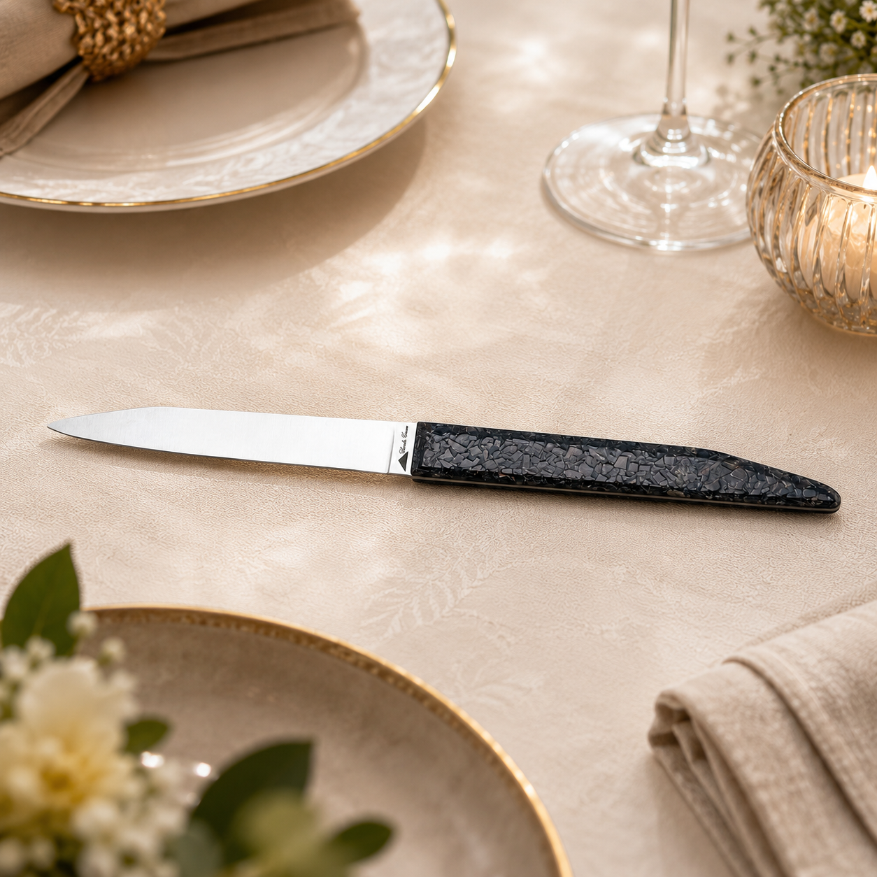 table knives with a handle made from recycled mussel shells
