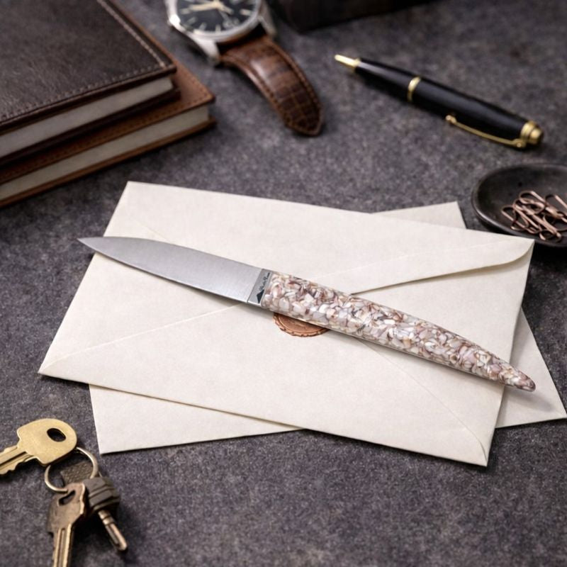 Butter knife with mussel shell handle