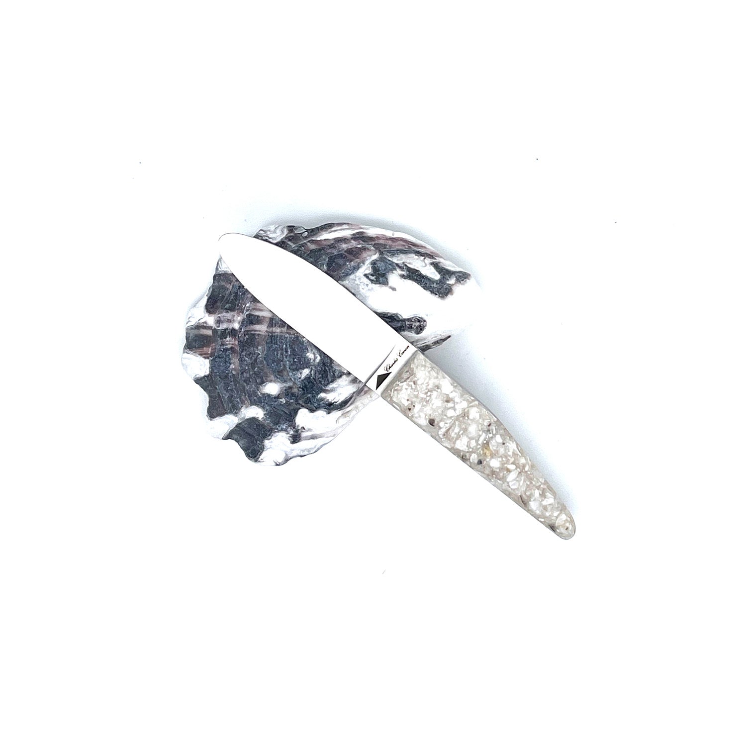 Children's knife with a handle made from recycled oyster shells