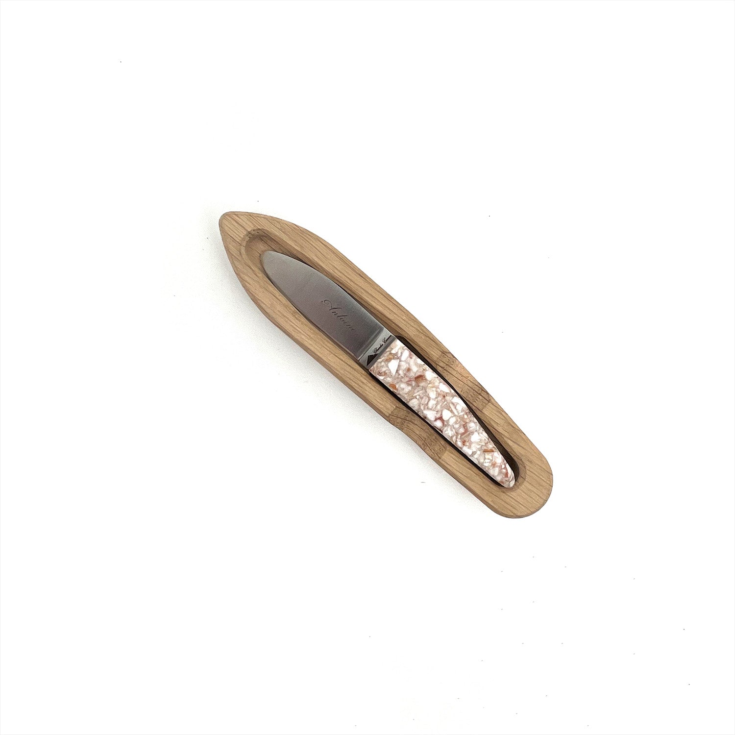 Children's knife with a handle made from recycled scallop shells