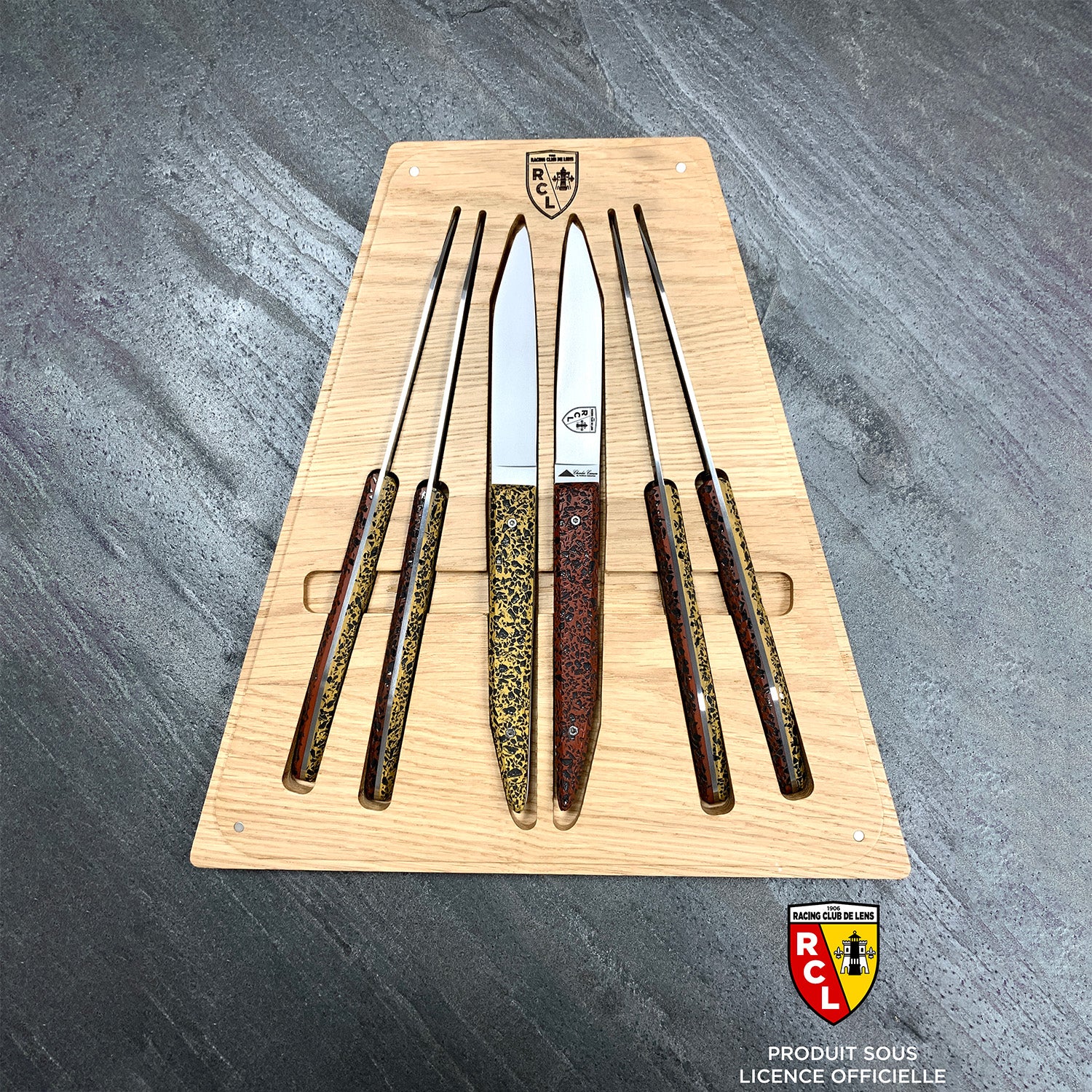 Box of 6 blood and gold edition table knives (UNDER OFFICIAL LICENSE)