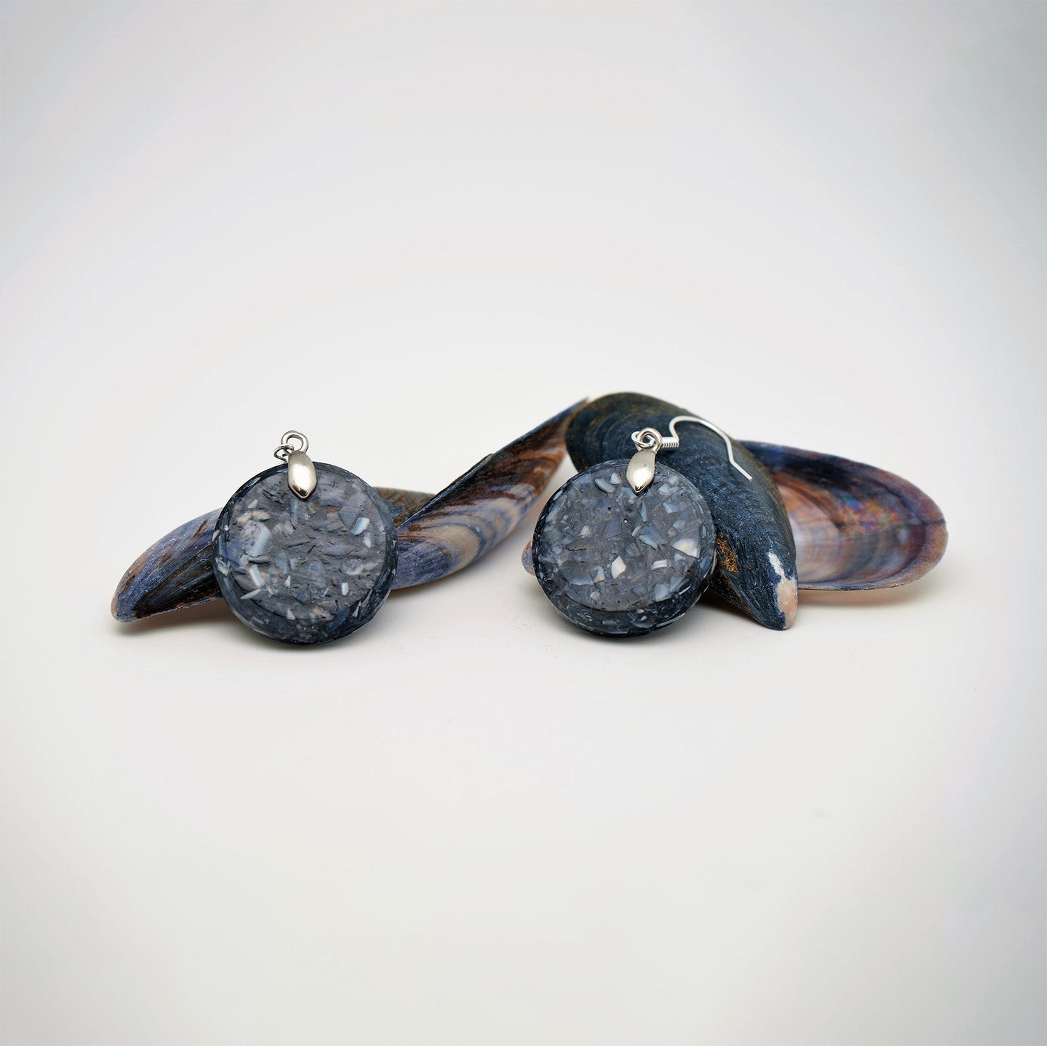 Round earrings made from recycled mussel shells