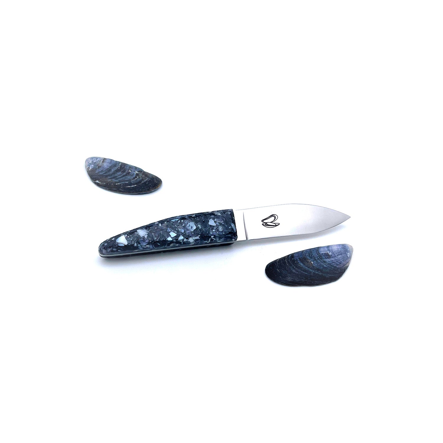Small oyster knife with a handle made from recycled mussel shells