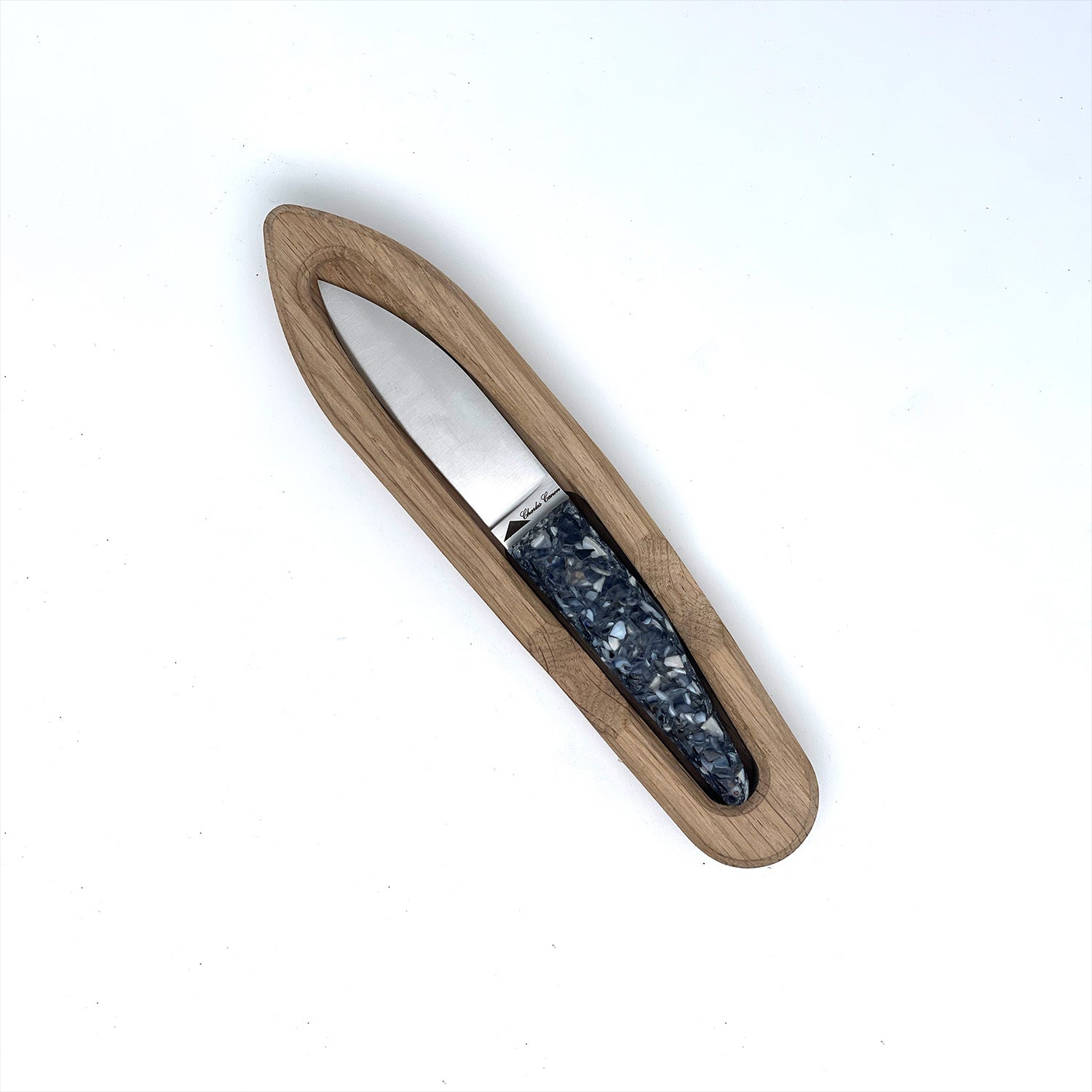 Small oyster knife with a handle made from recycled mussel shells