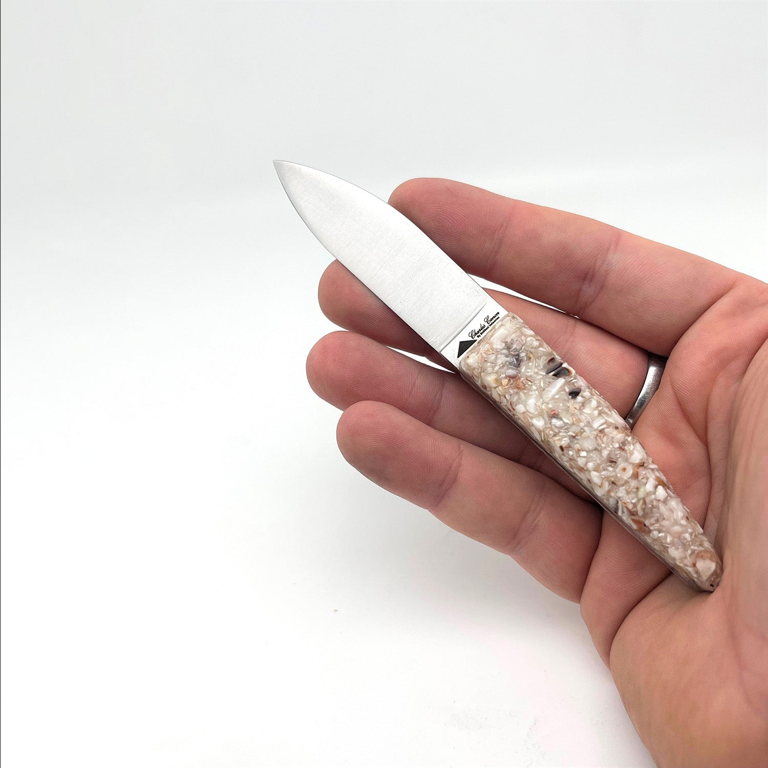 Small oyster knife with a handle made from recycled scallop shells