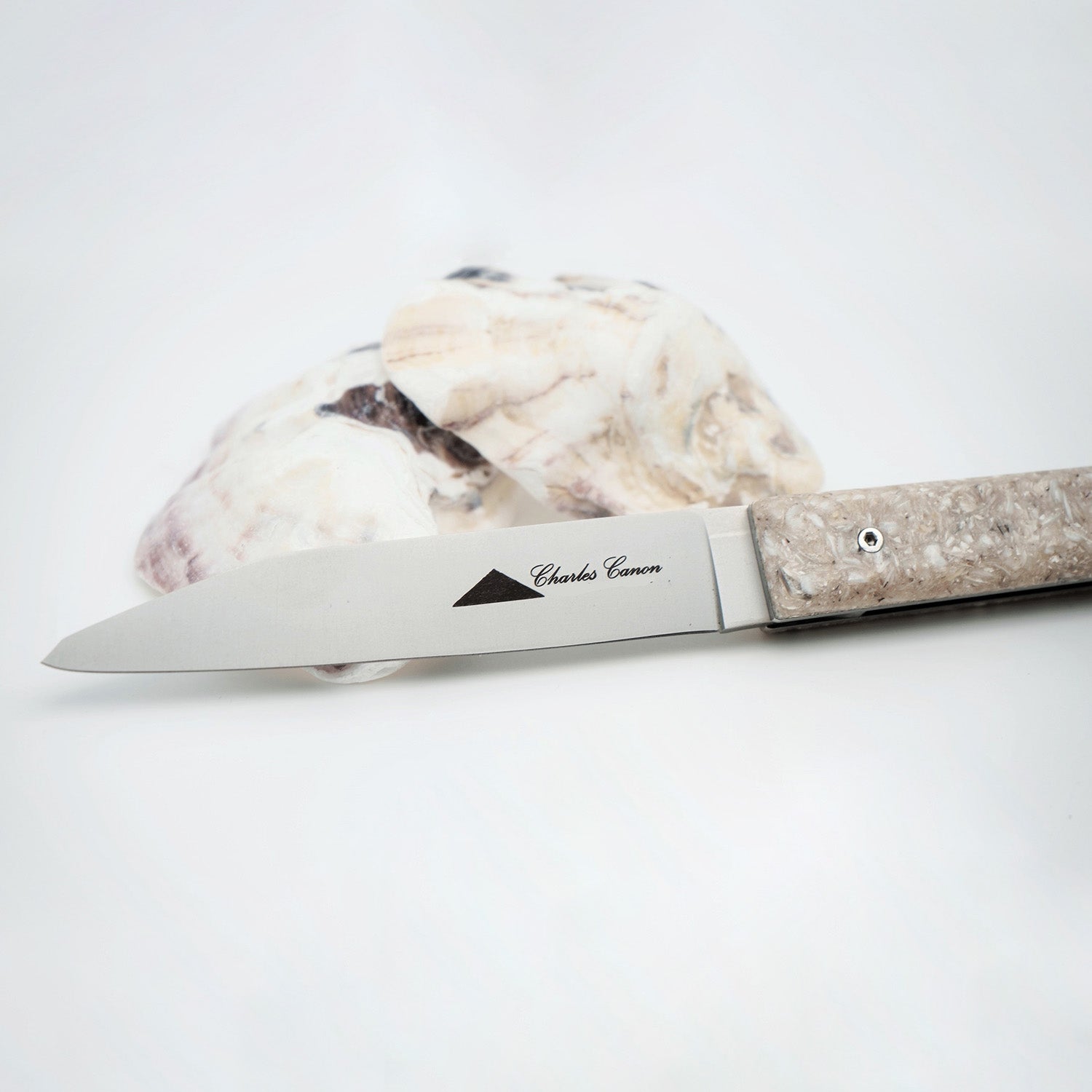 Knife handle made from recycled oyster shells