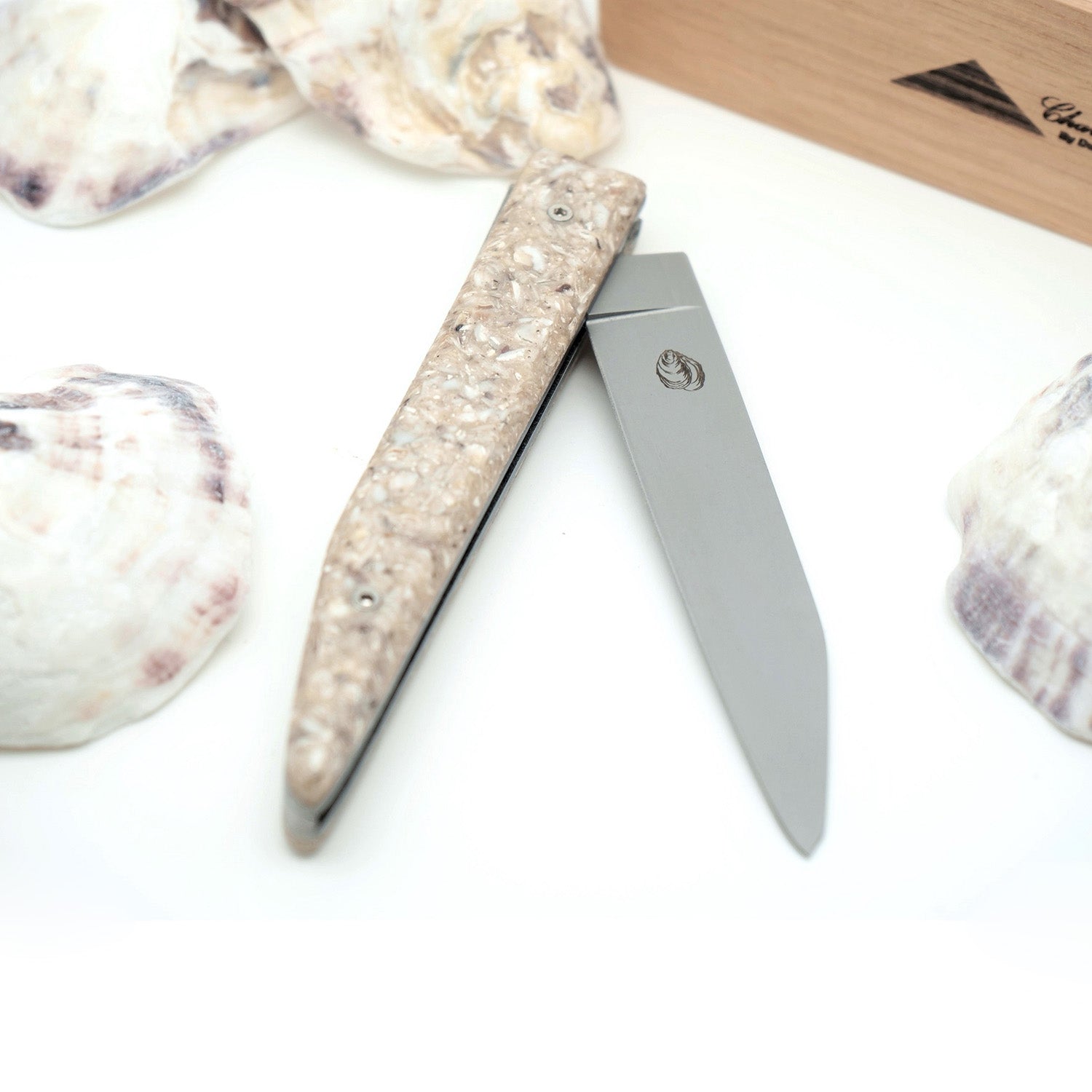Knife handle made from recycled oyster shells