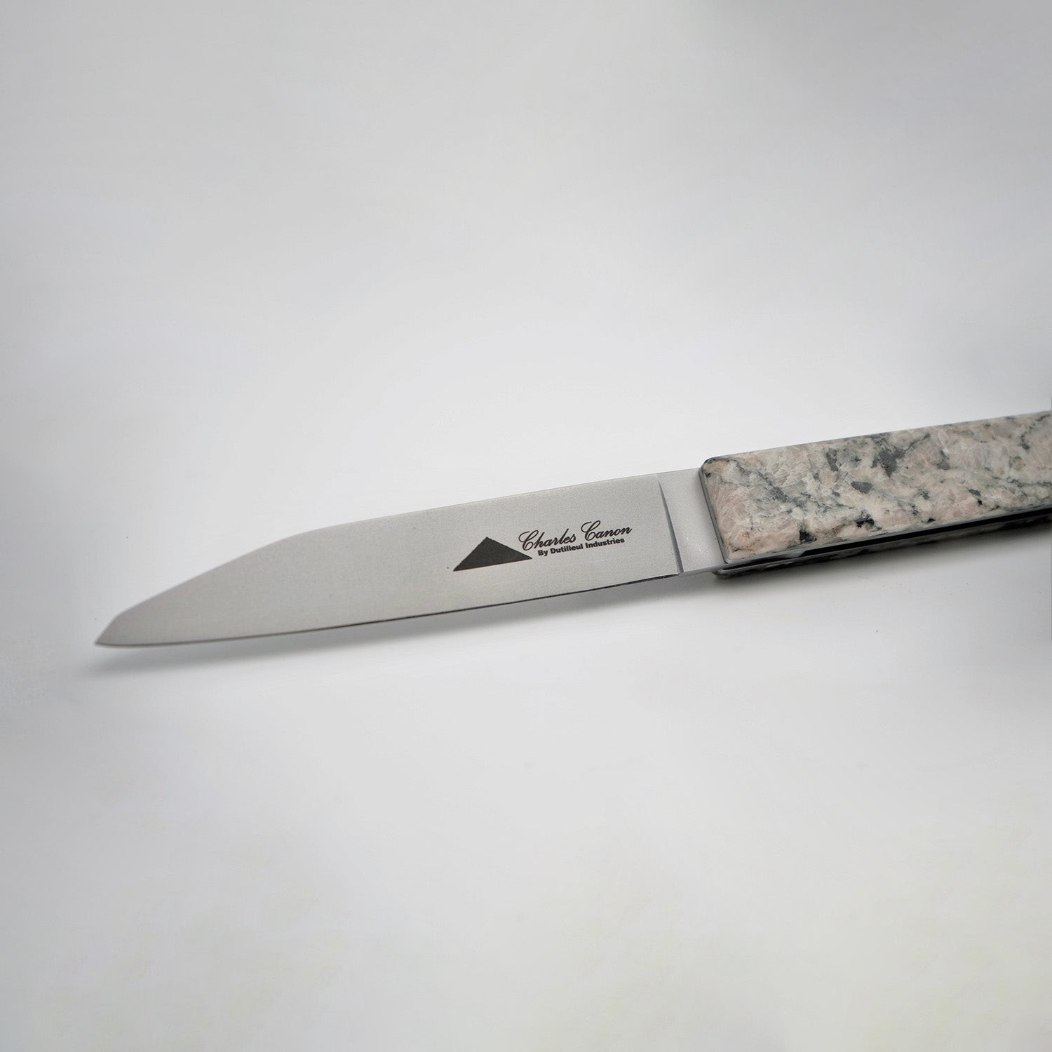 Couteau manche en granit du Mont Blanc