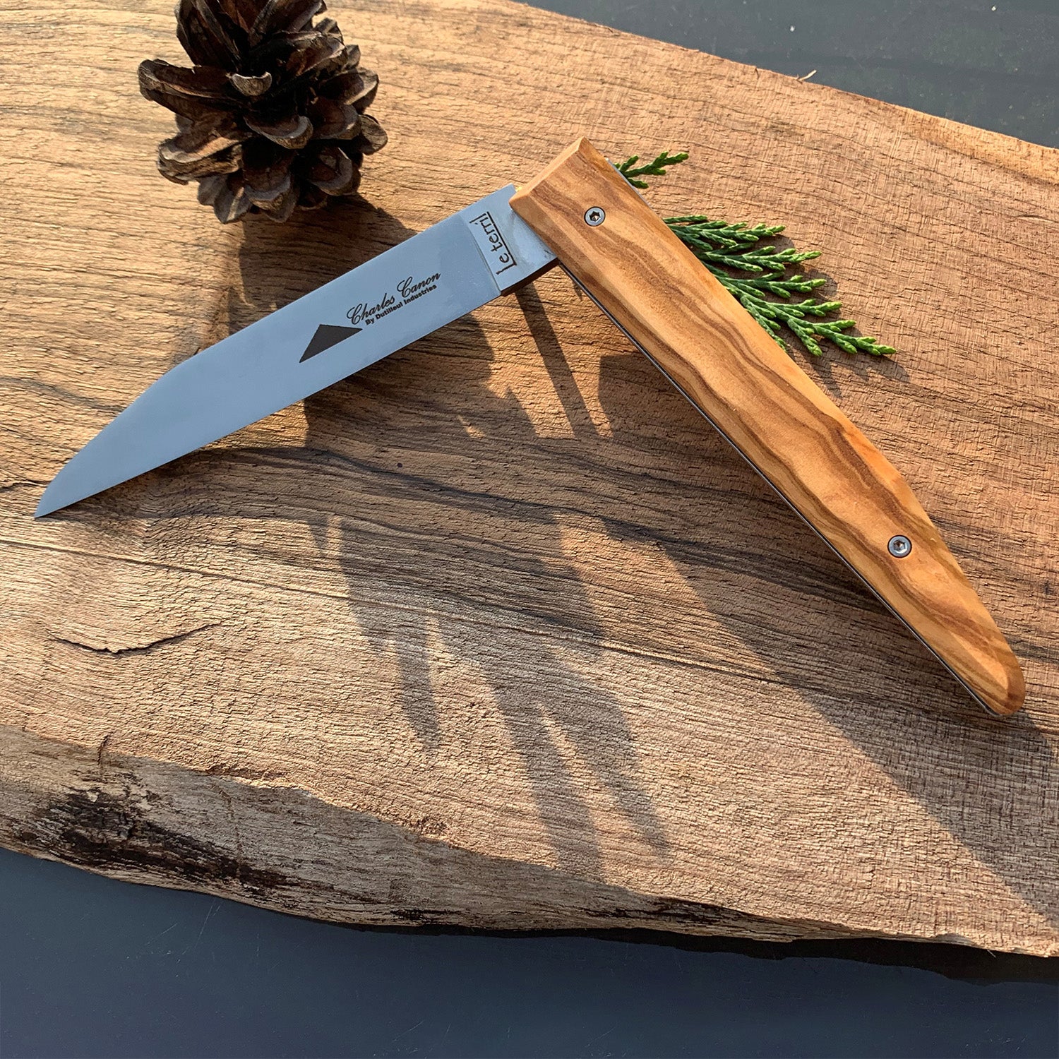 Olive knife